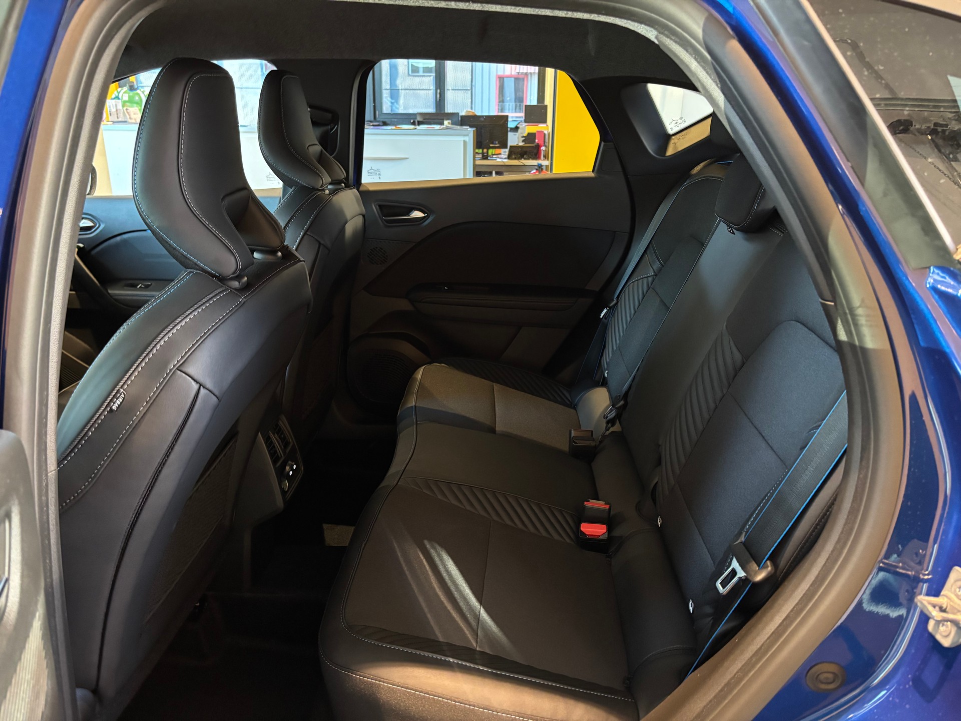 RENAULT Captur 1.8 E-Tech 160 Esprit Alpine DHT-image-8
