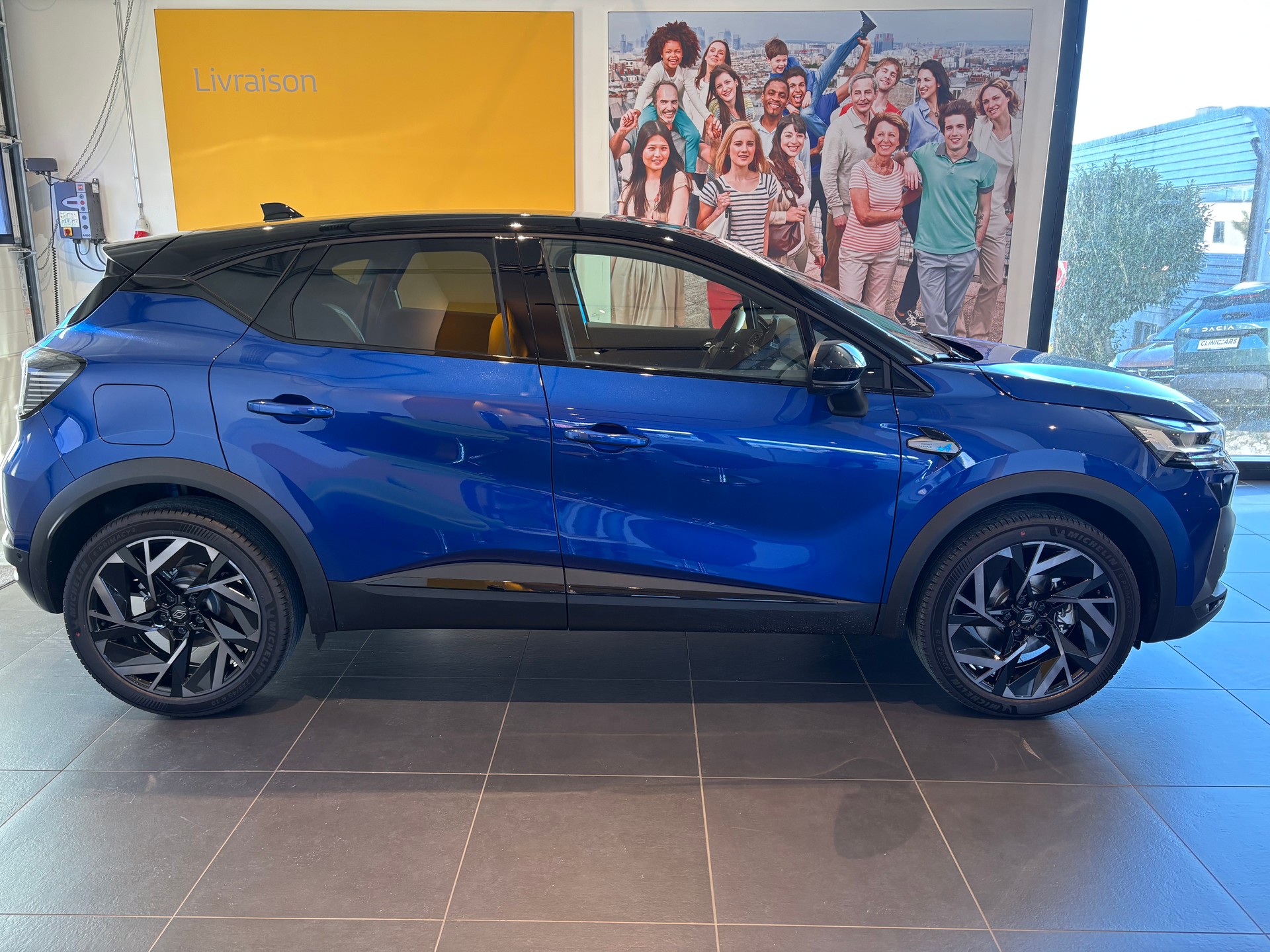 RENAULT Captur 1.8 E-Tech 160 Esprit Alpine DHT-image-3