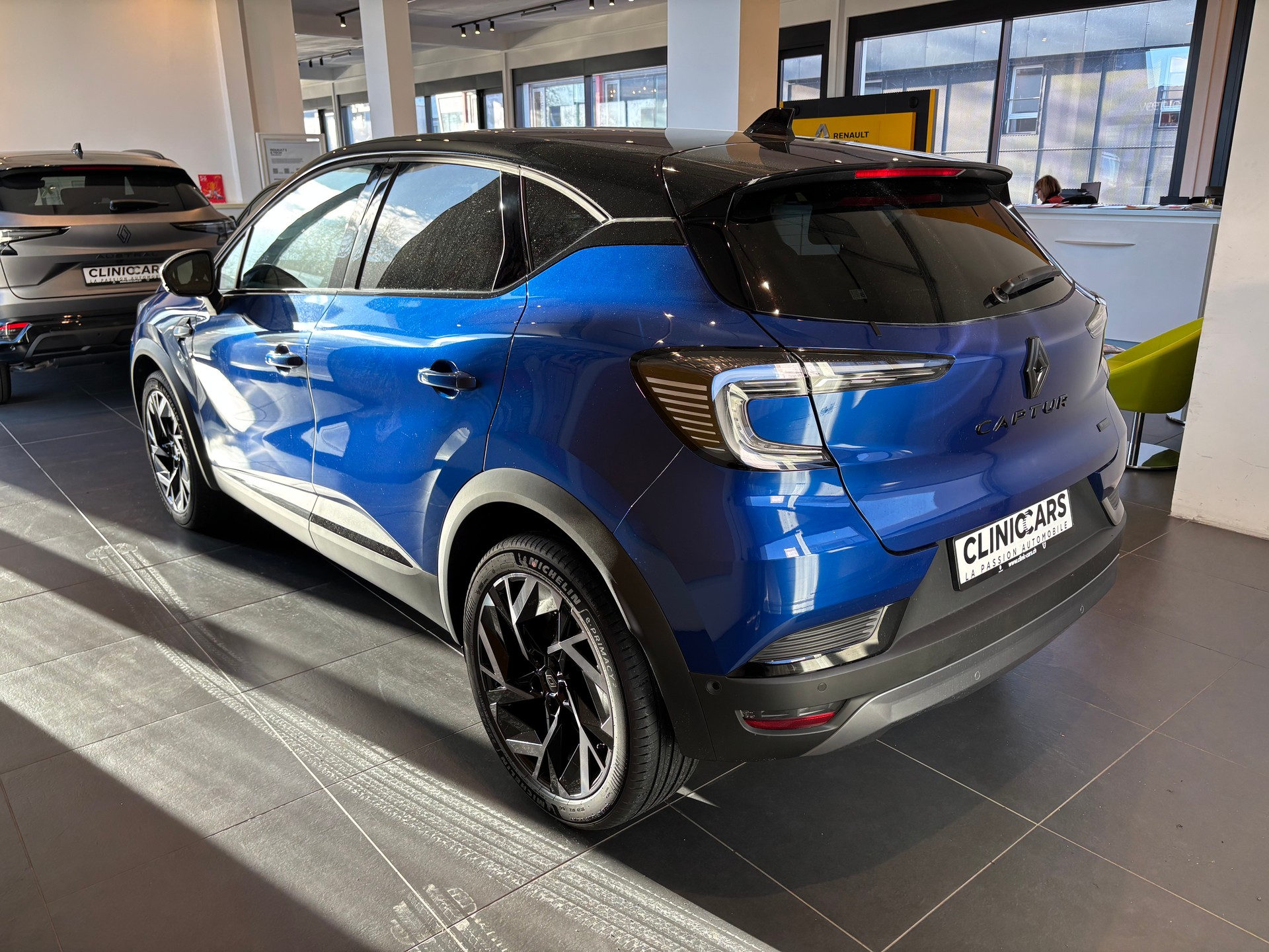 RENAULT Captur 1.8 E-Tech 160 Esprit Alpine DHT-image-4