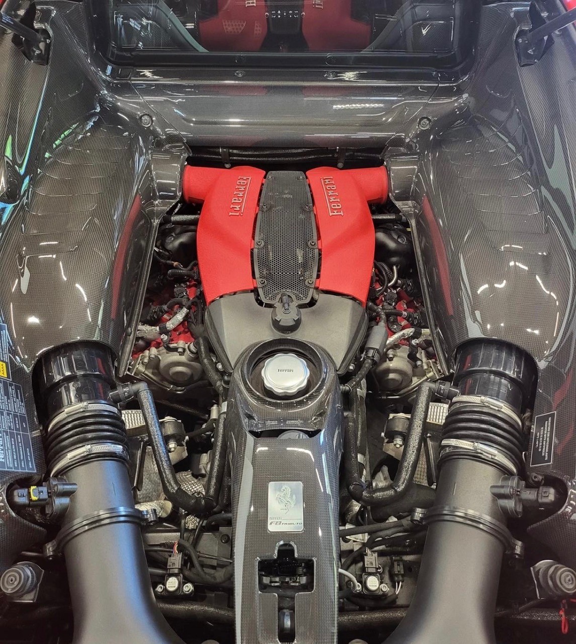 FERRARI F8 Tributo-image-8