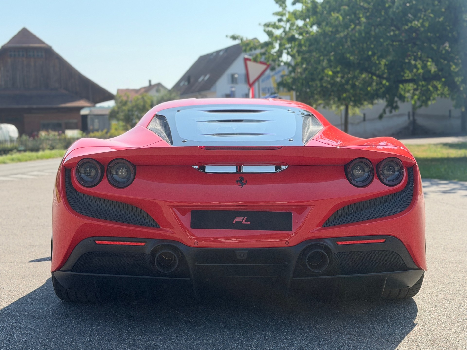 FERRARI F8 Tributo-image-4