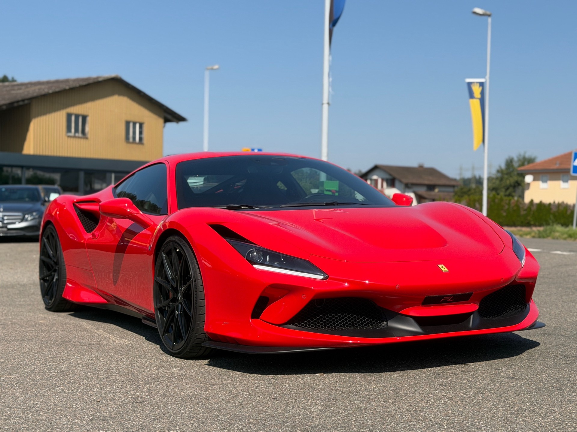 FERRARI F8 Tributo-image-2