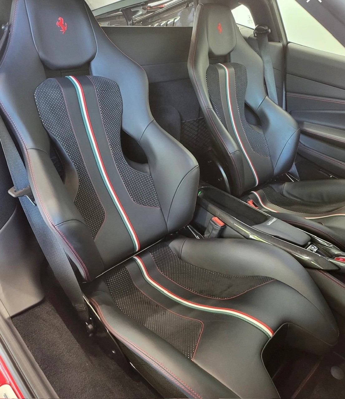 FERRARI F8 Tributo-image-6