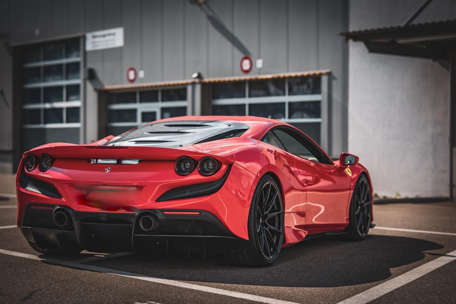 FERRARI F8 Tributo-image-3