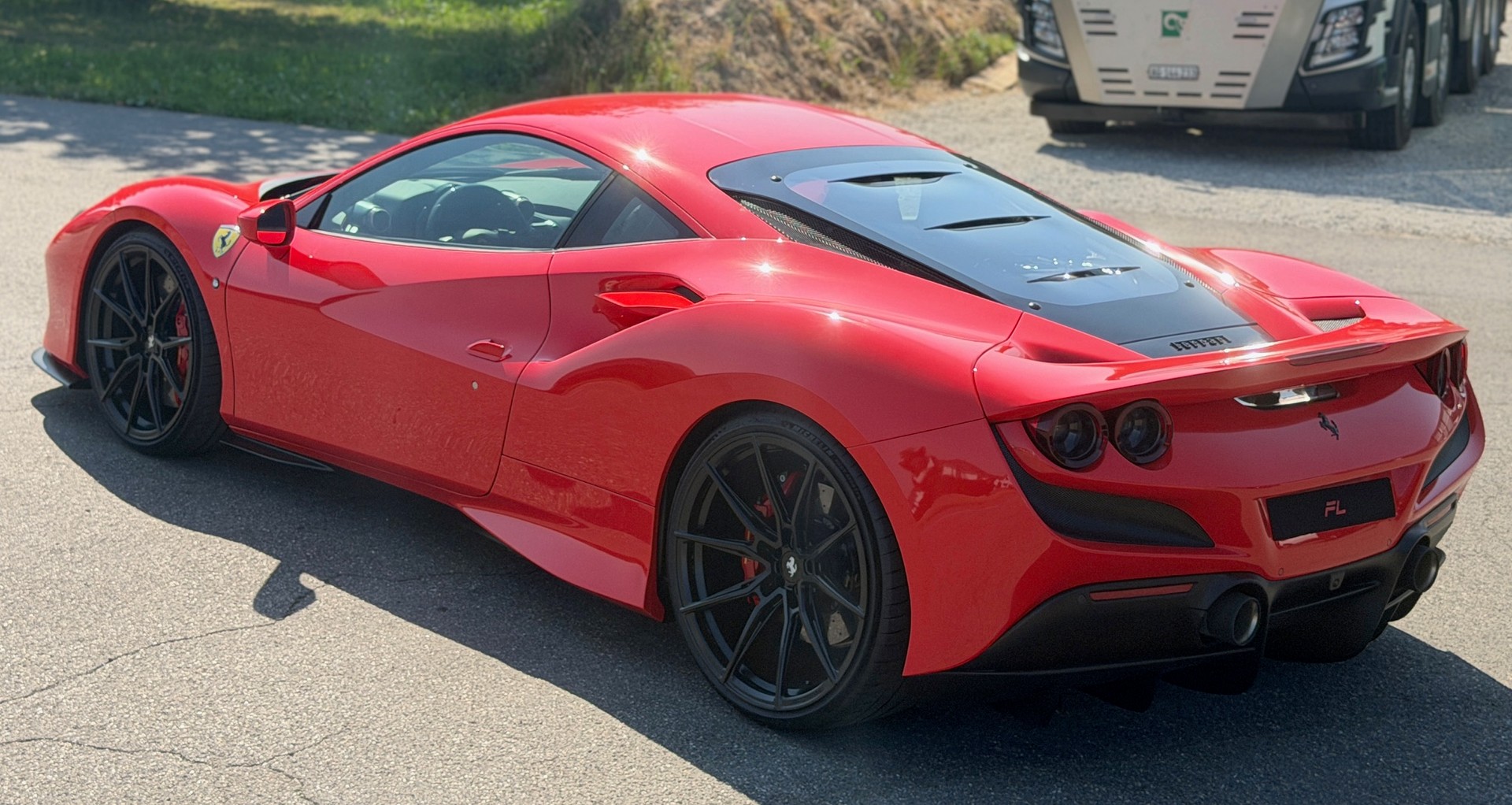 FERRARI F8 Tributo-image-15