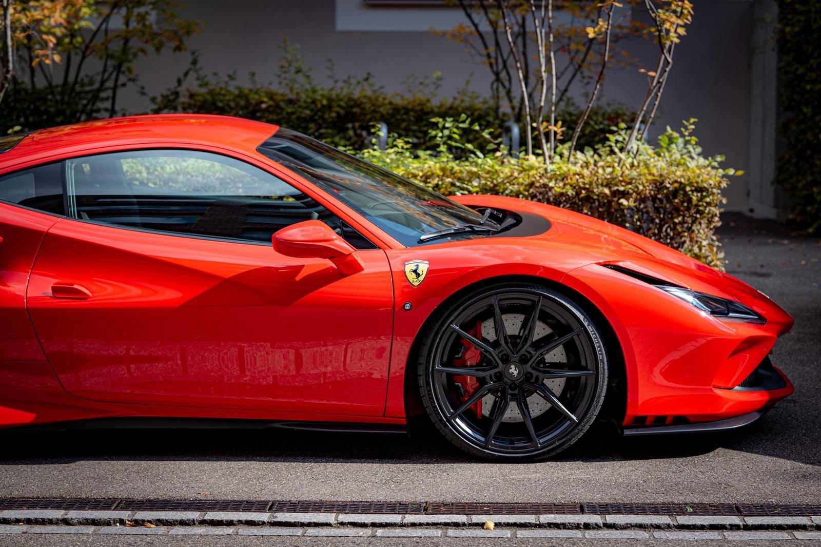 FERRARI F8 Tributo-image-2