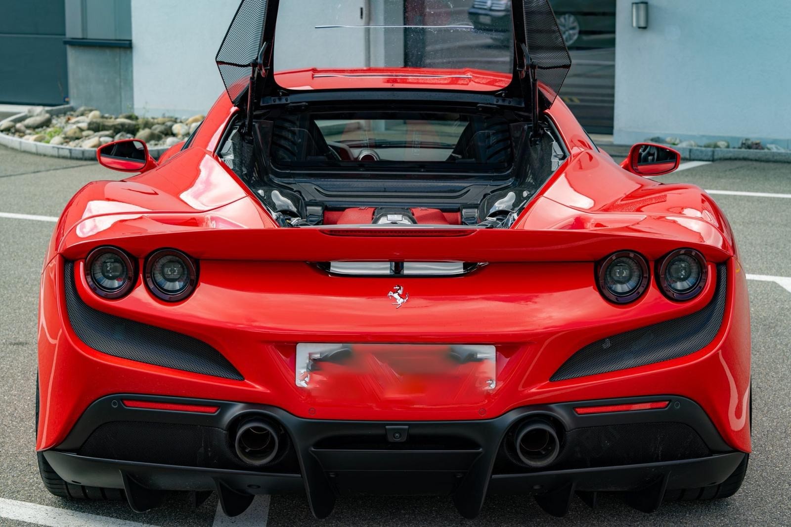 FERRARI F8 Tributo-image-4
