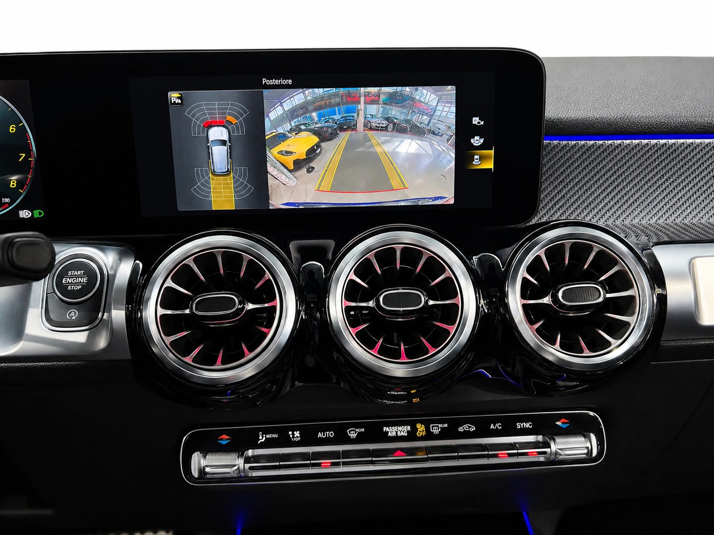 MERCEDES-BENZ GLB 200 AMG Line-image-14