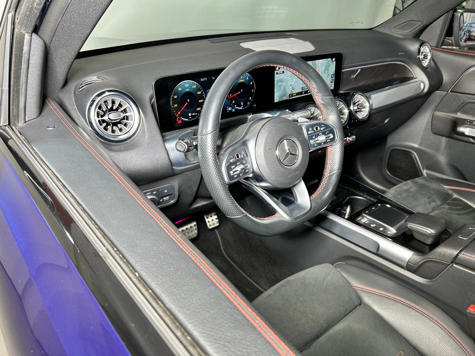 MERCEDES-BENZ GLB 200 AMG Line-image-11