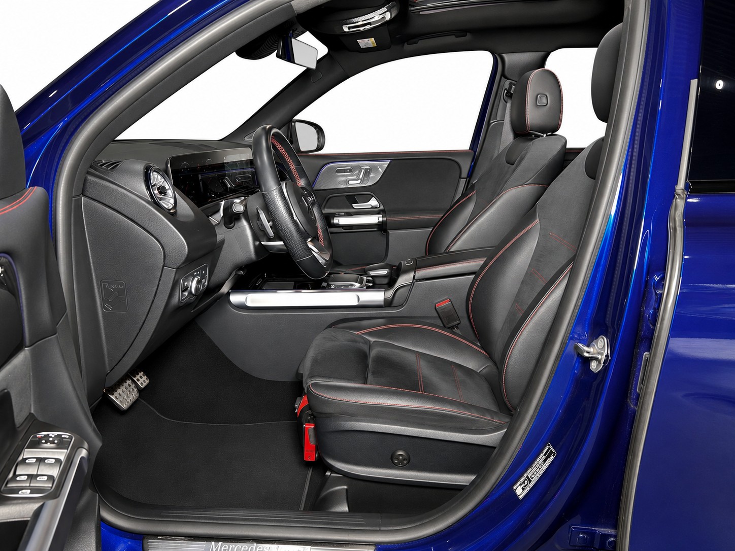 MERCEDES-BENZ GLB 200 AMG Line-image-6