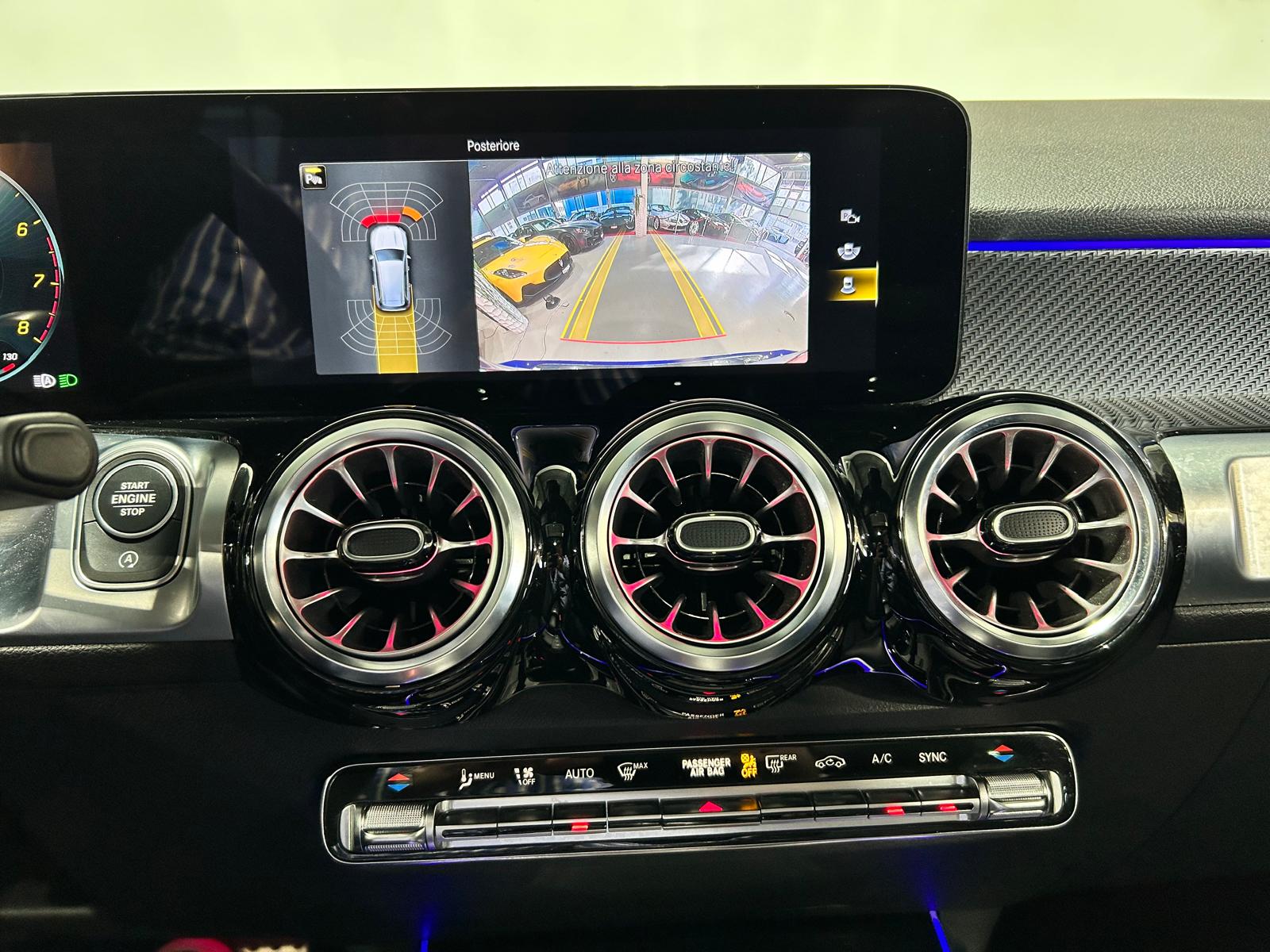 MERCEDES-BENZ GLB 200 AMG Line-image-15