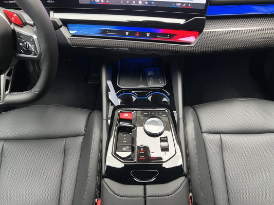 BMW M5 xDrive-image-11