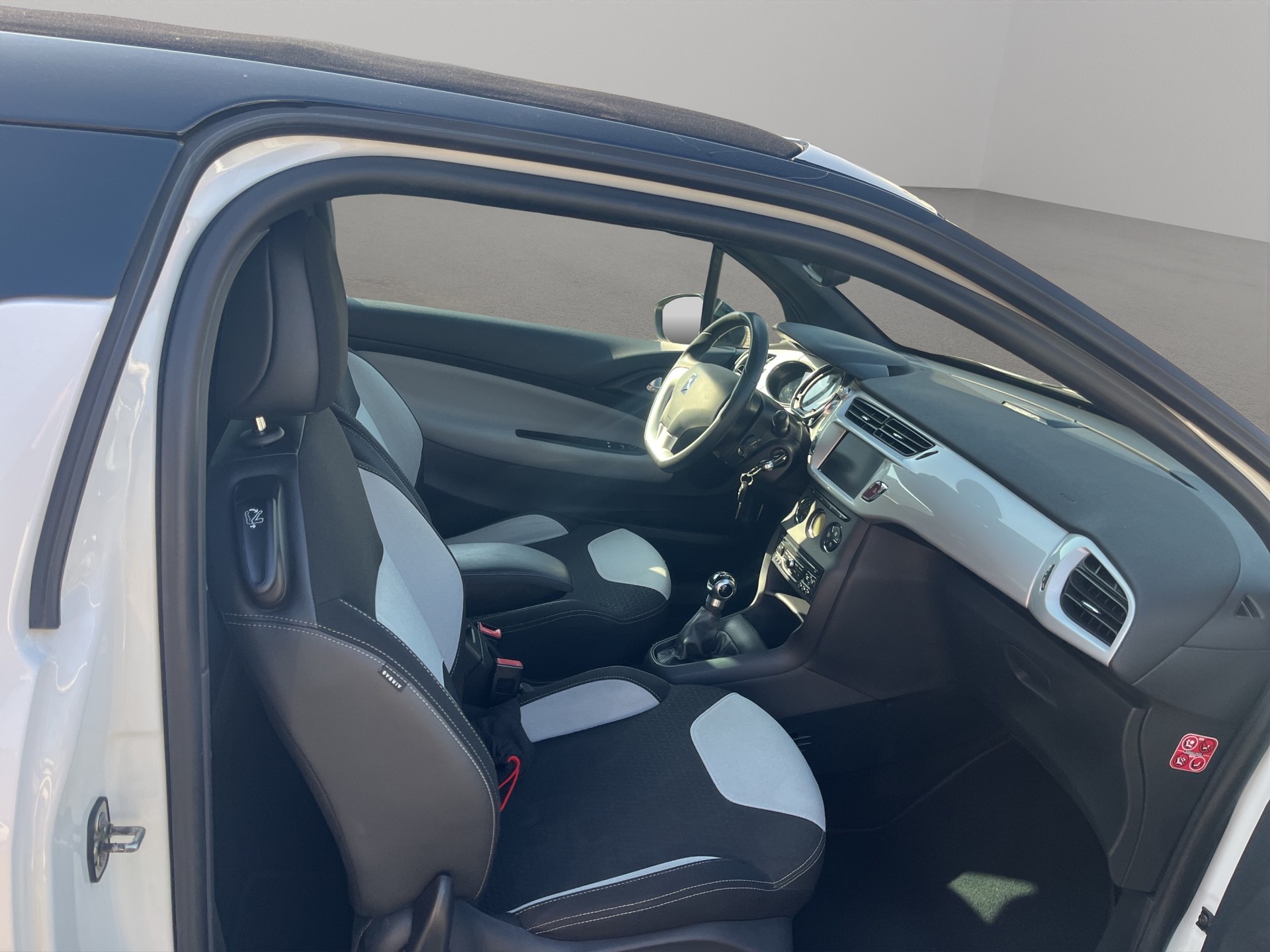 DS AUTOMOBILES DS3 Cabrio 1.2 VTi Chic-image-12