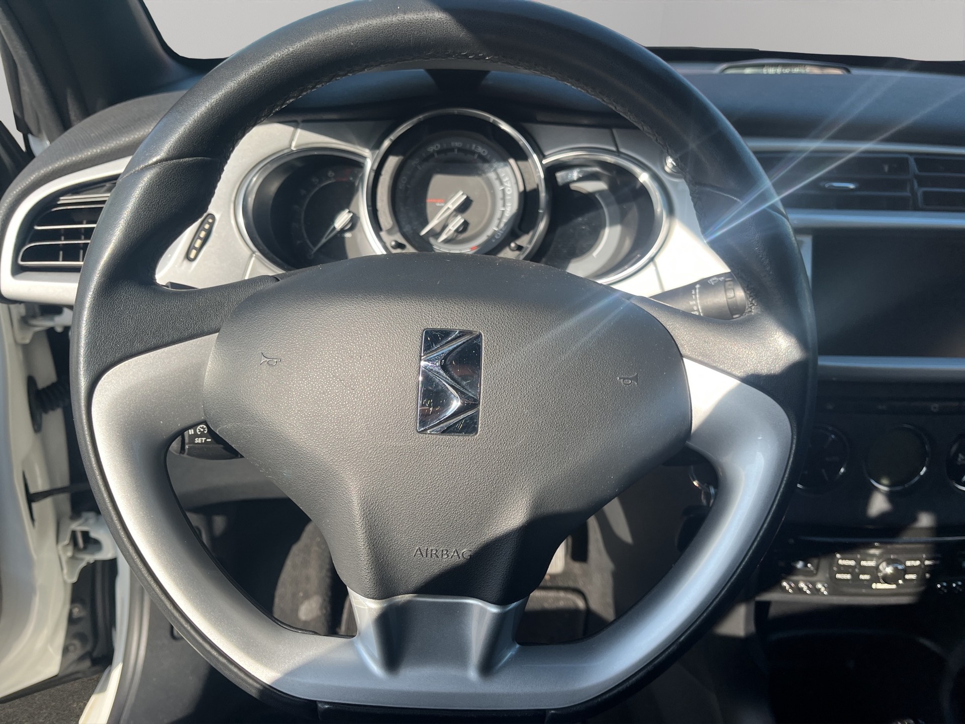 DS AUTOMOBILES DS3 Cabrio 1.2 VTi Chic-image-9