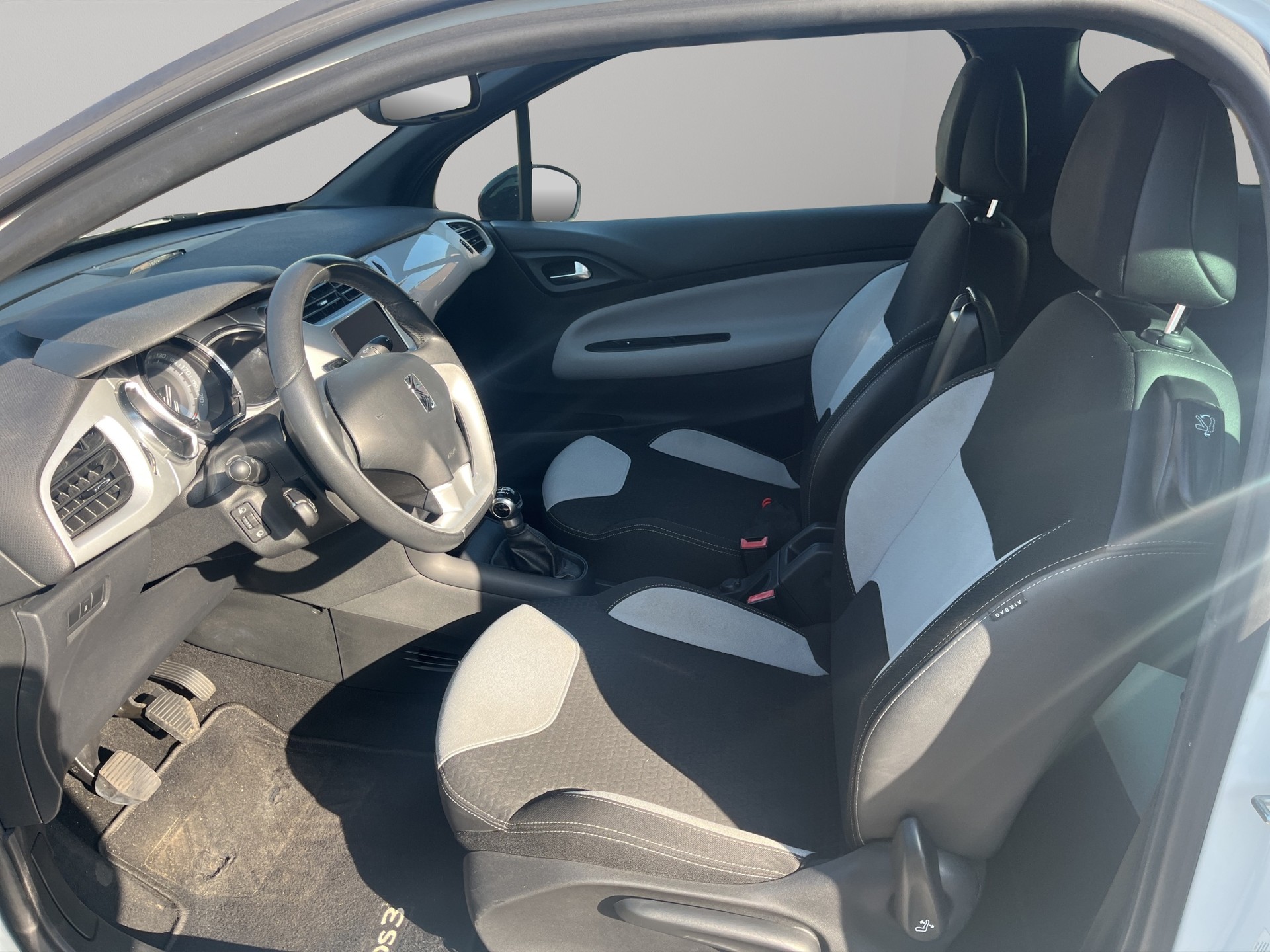 DS AUTOMOBILES DS3 Cabrio 1.2 VTi Chic-image-8