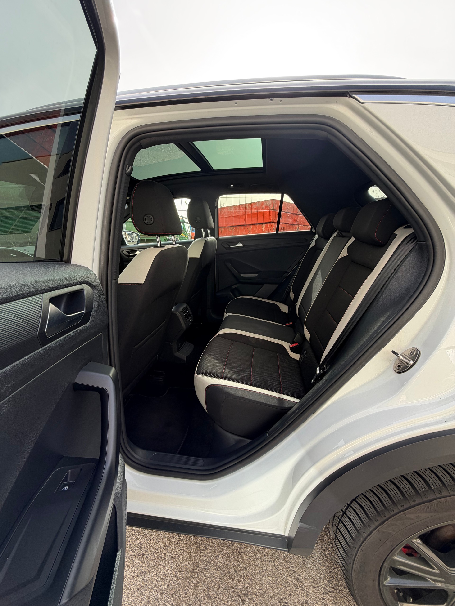VW T-Roc 2.0 TDI SCR Sport DSG 4Motion-image-12