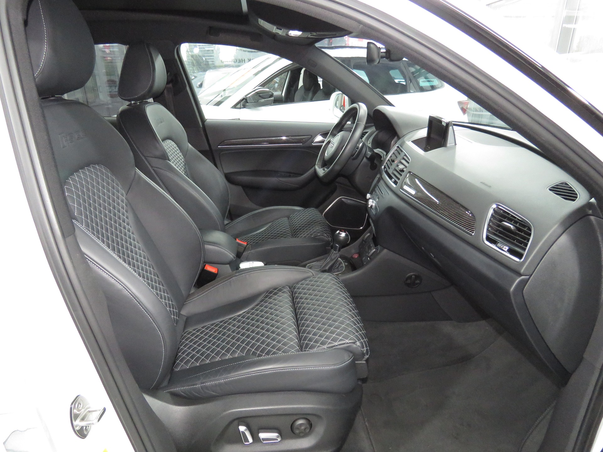 AUDI RS Q3 2.5 TFSI Quattro S-tronic Automat-image-12