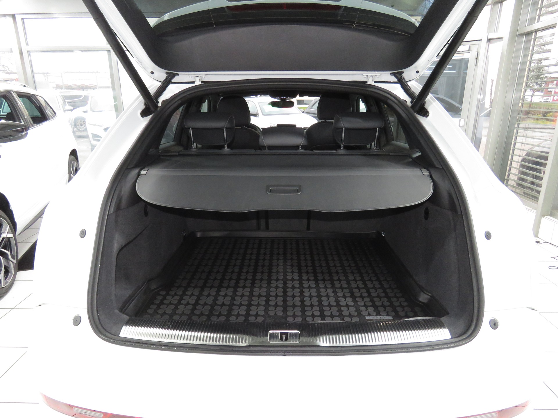 AUDI RS Q3 2.5 TFSI Quattro S-tronic Automat-image-10