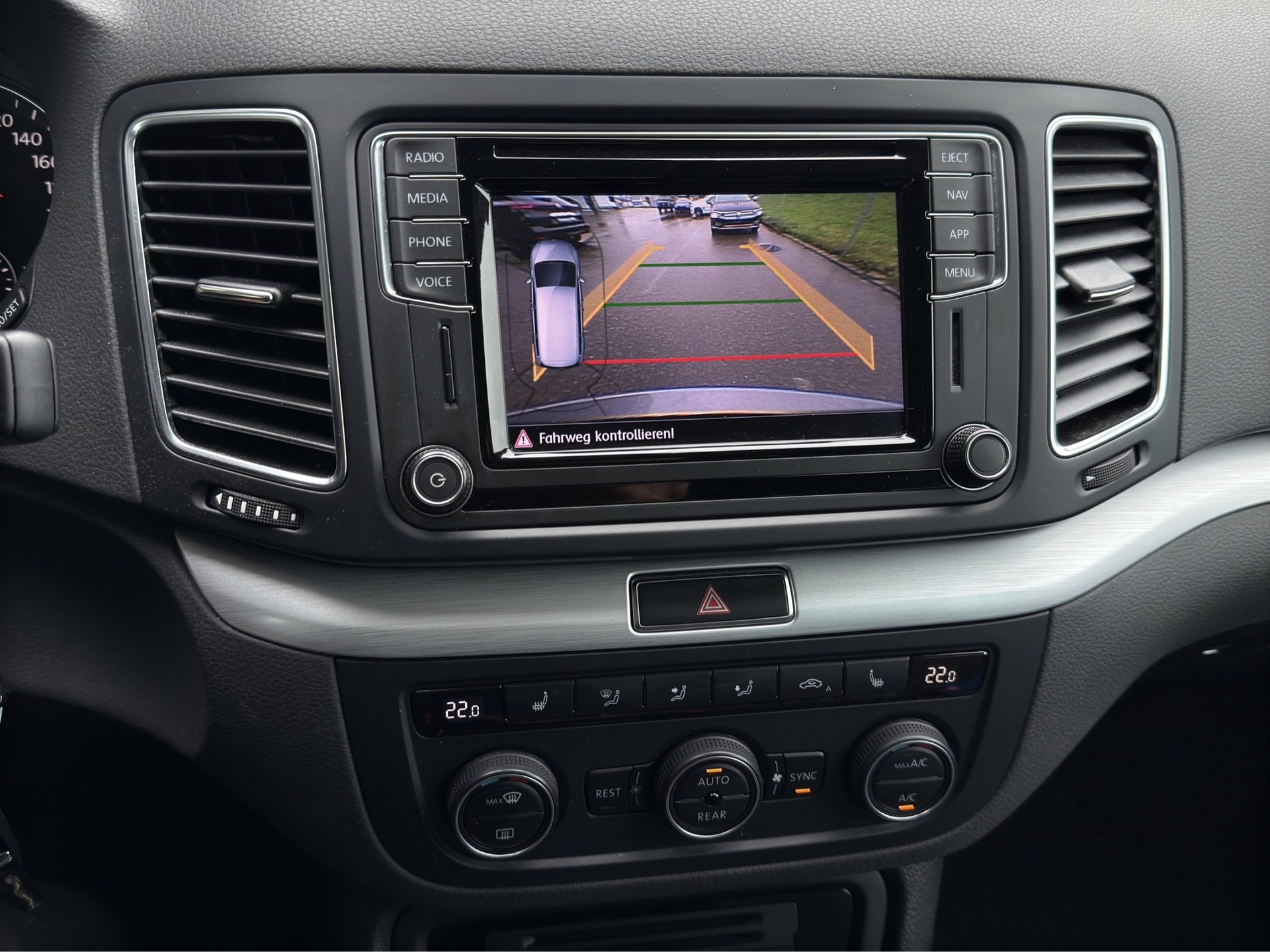VW Sharan 1.4 TSI BlMT Comfortline DSG-image-13