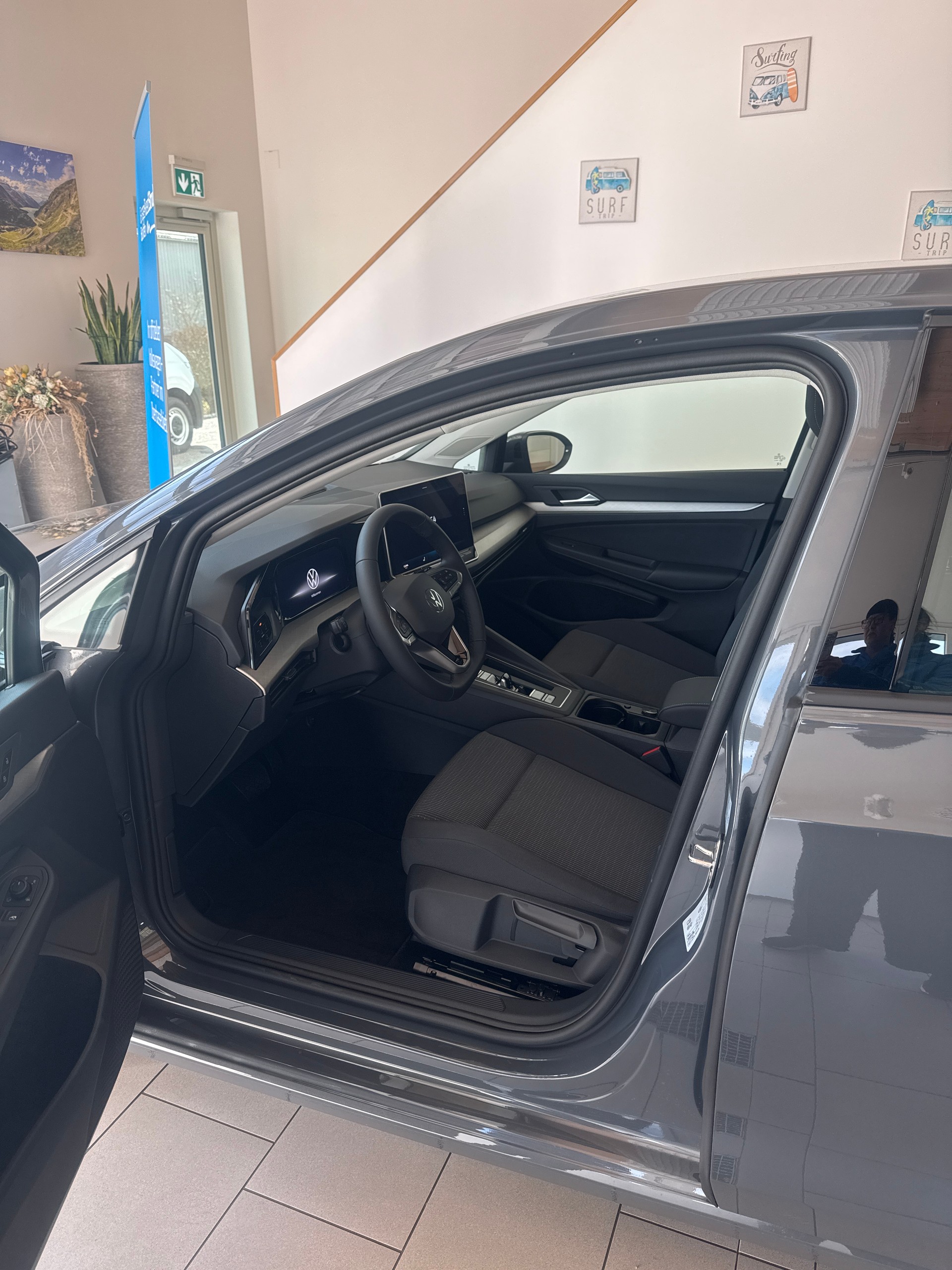 VW Golf VIII 1.5 eTSI DSG-image-3