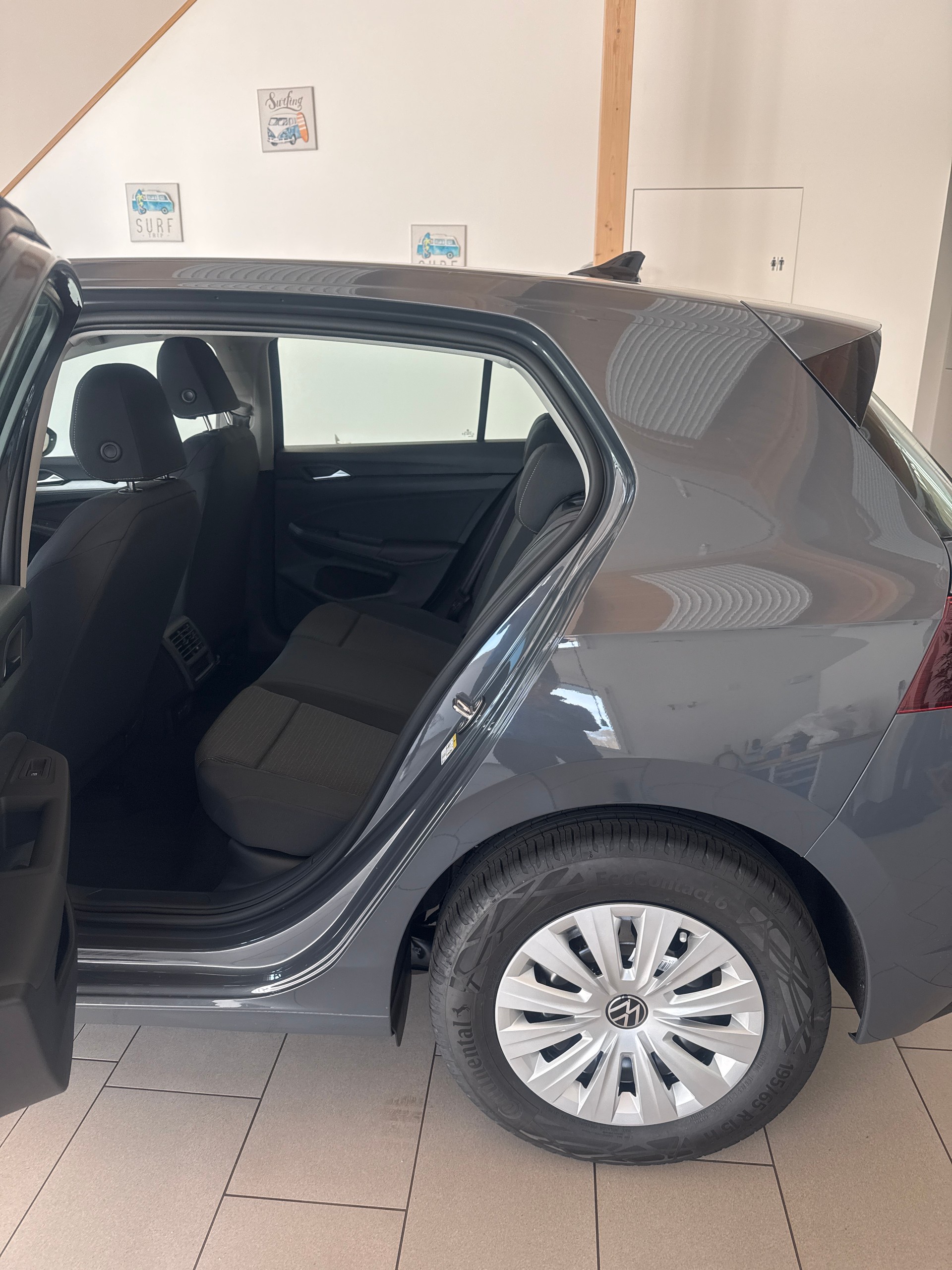 VW Golf VIII 1.5 eTSI DSG-image-4