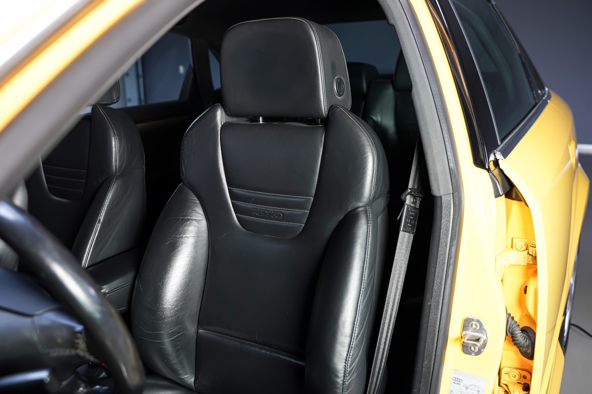 AUDI S4 4.2 V8 quattro-image-11