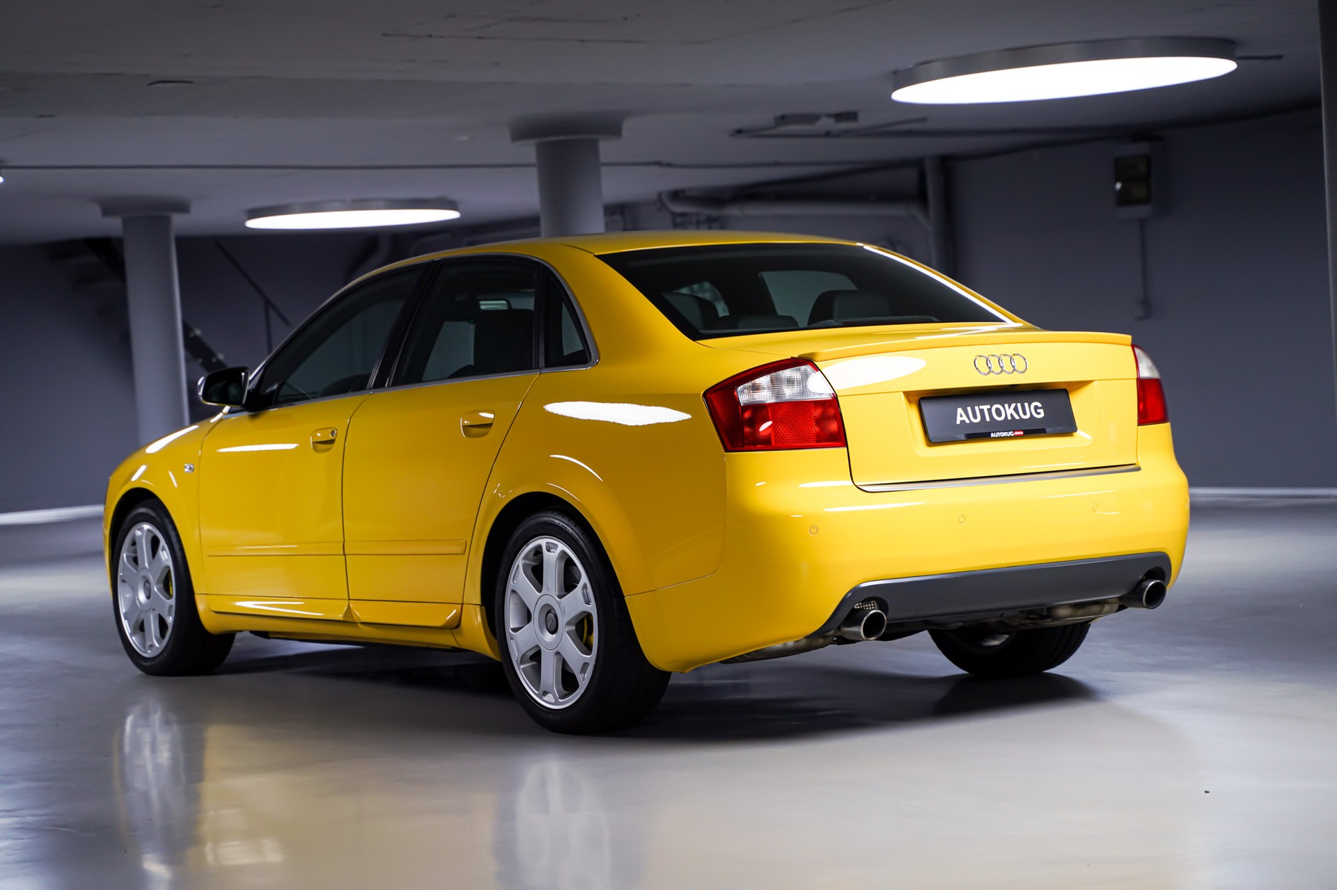 AUDI S4 4.2 V8 quattro-image-6