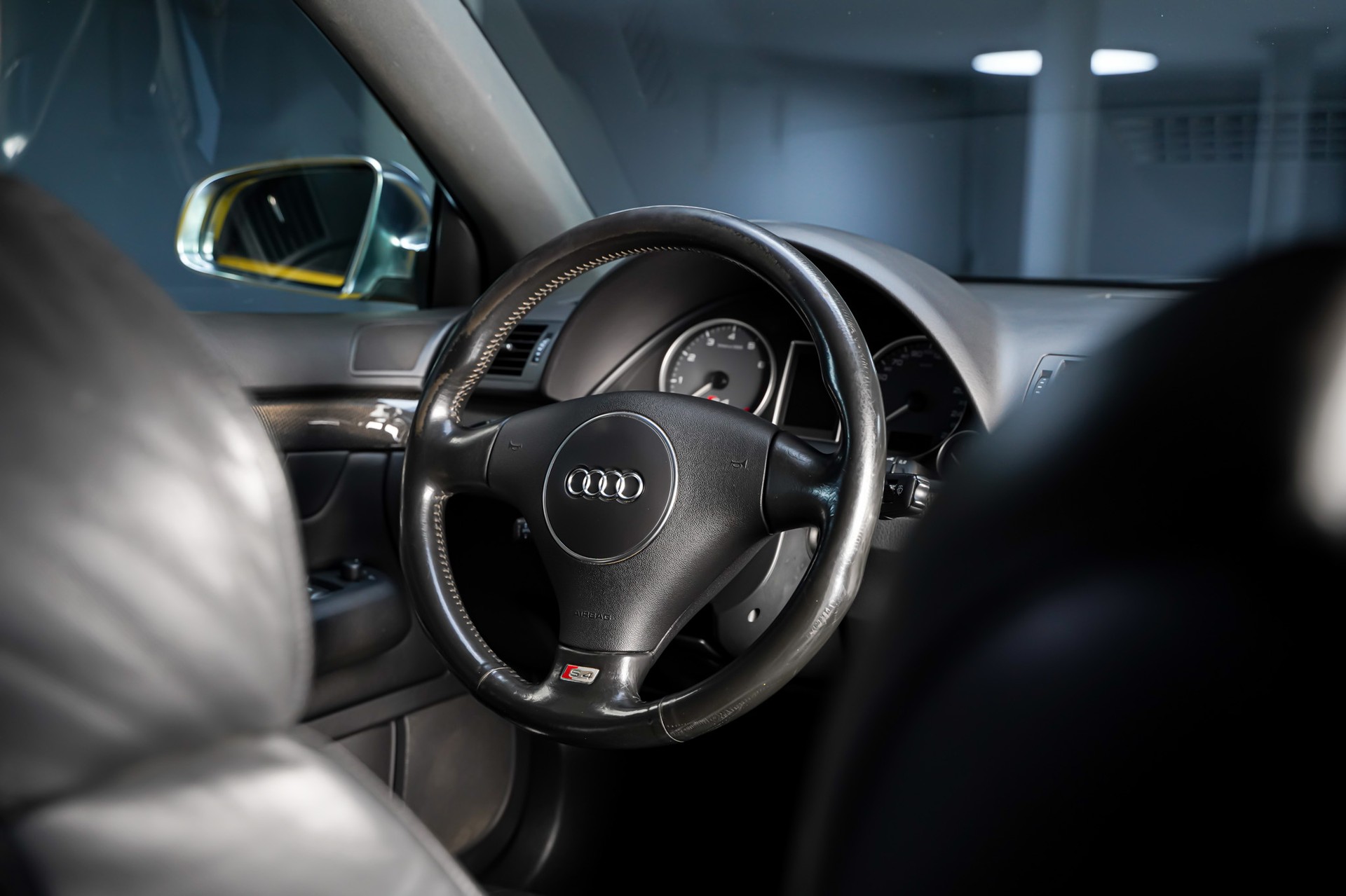 AUDI S4 4.2 V8 quattro-image-18