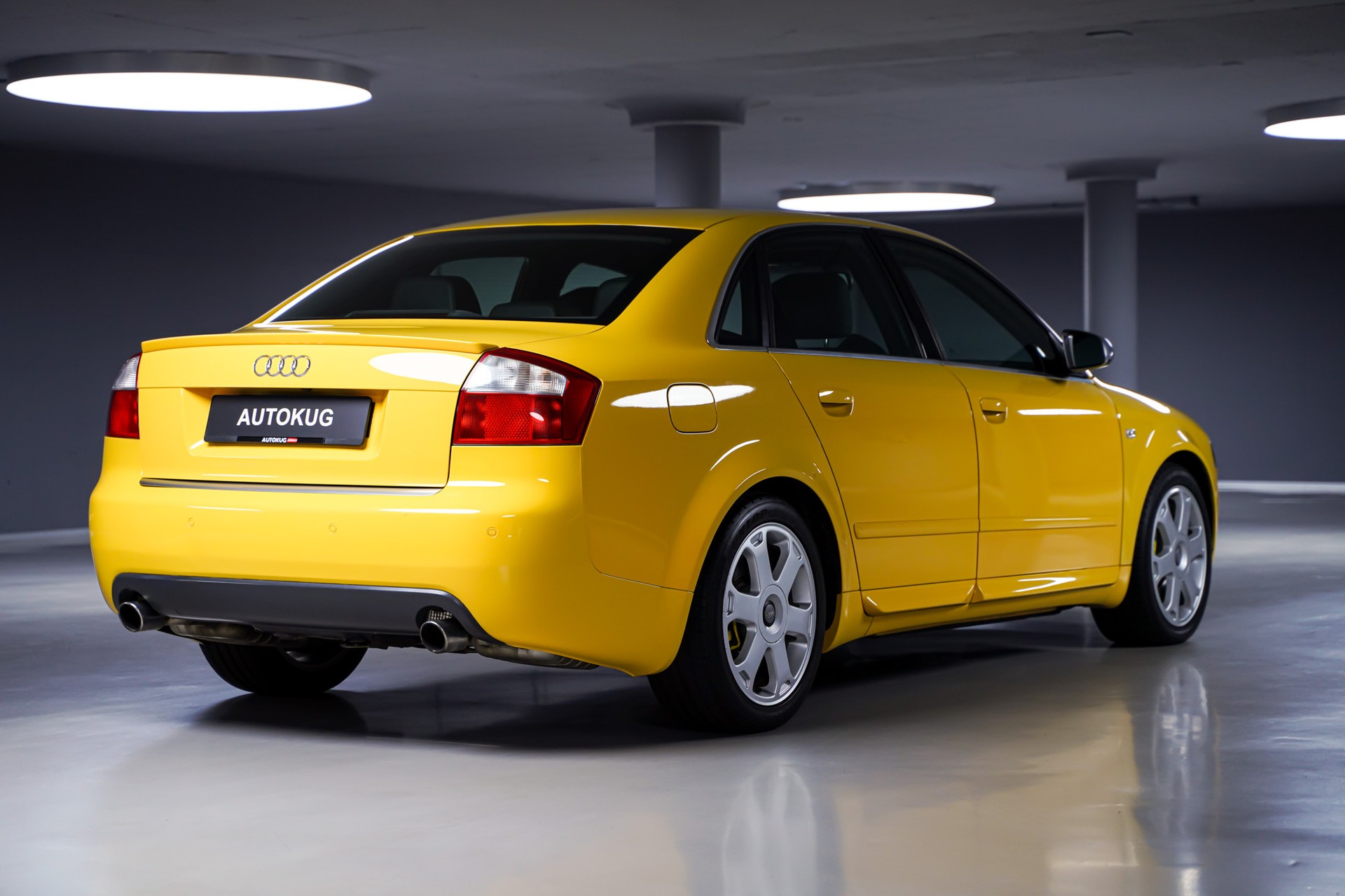 AUDI S4 4.2 V8 quattro-image-4