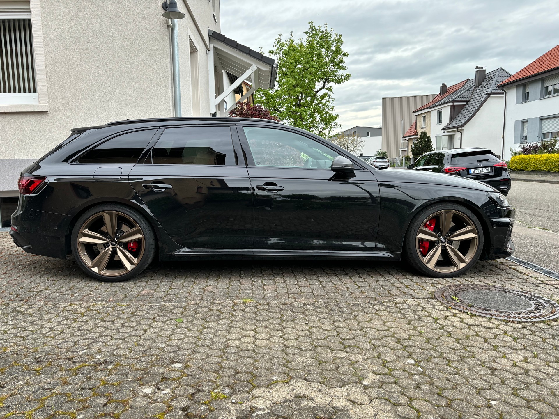 AUDI RS4-image-3