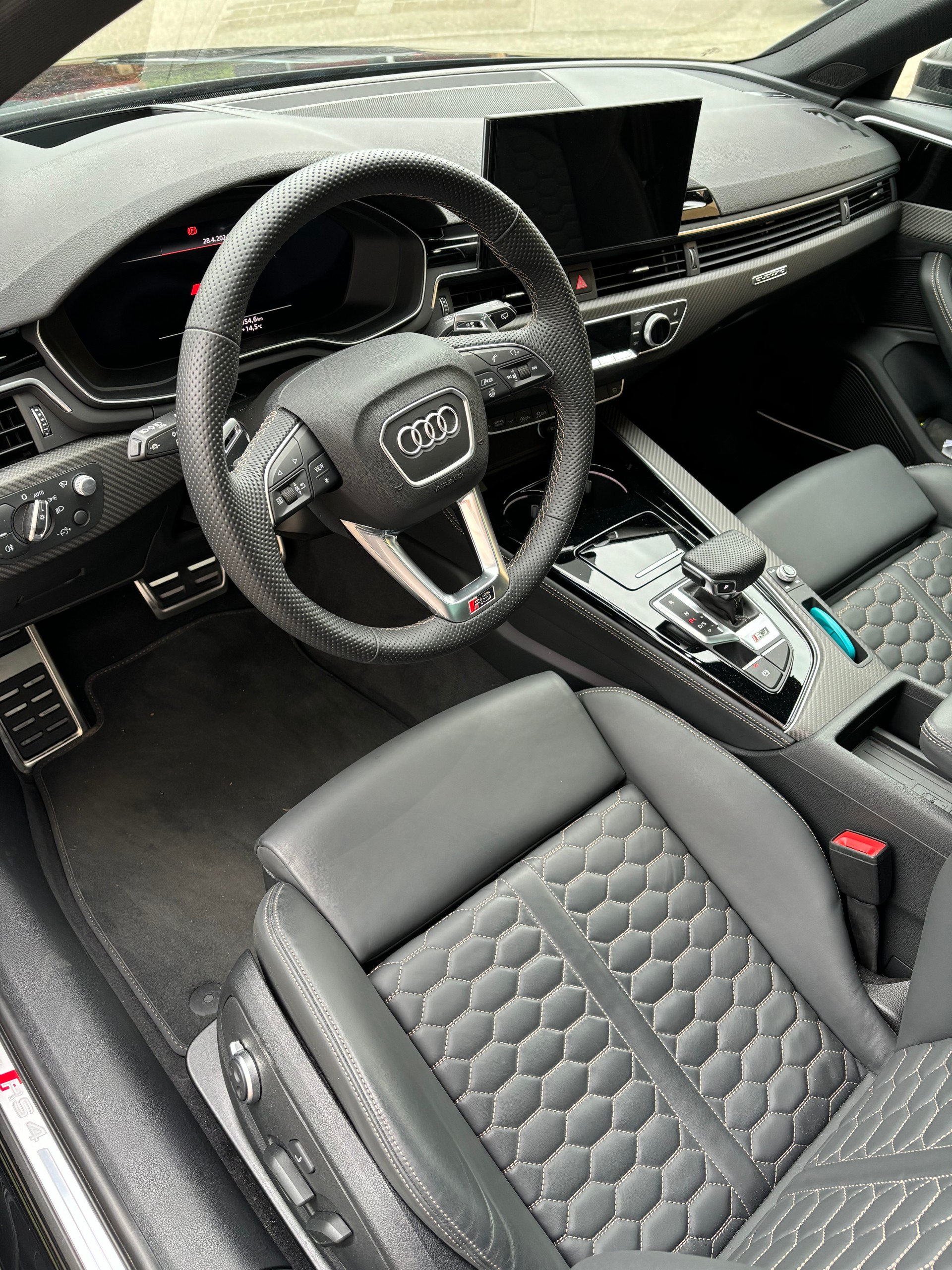 AUDI RS4-image-7