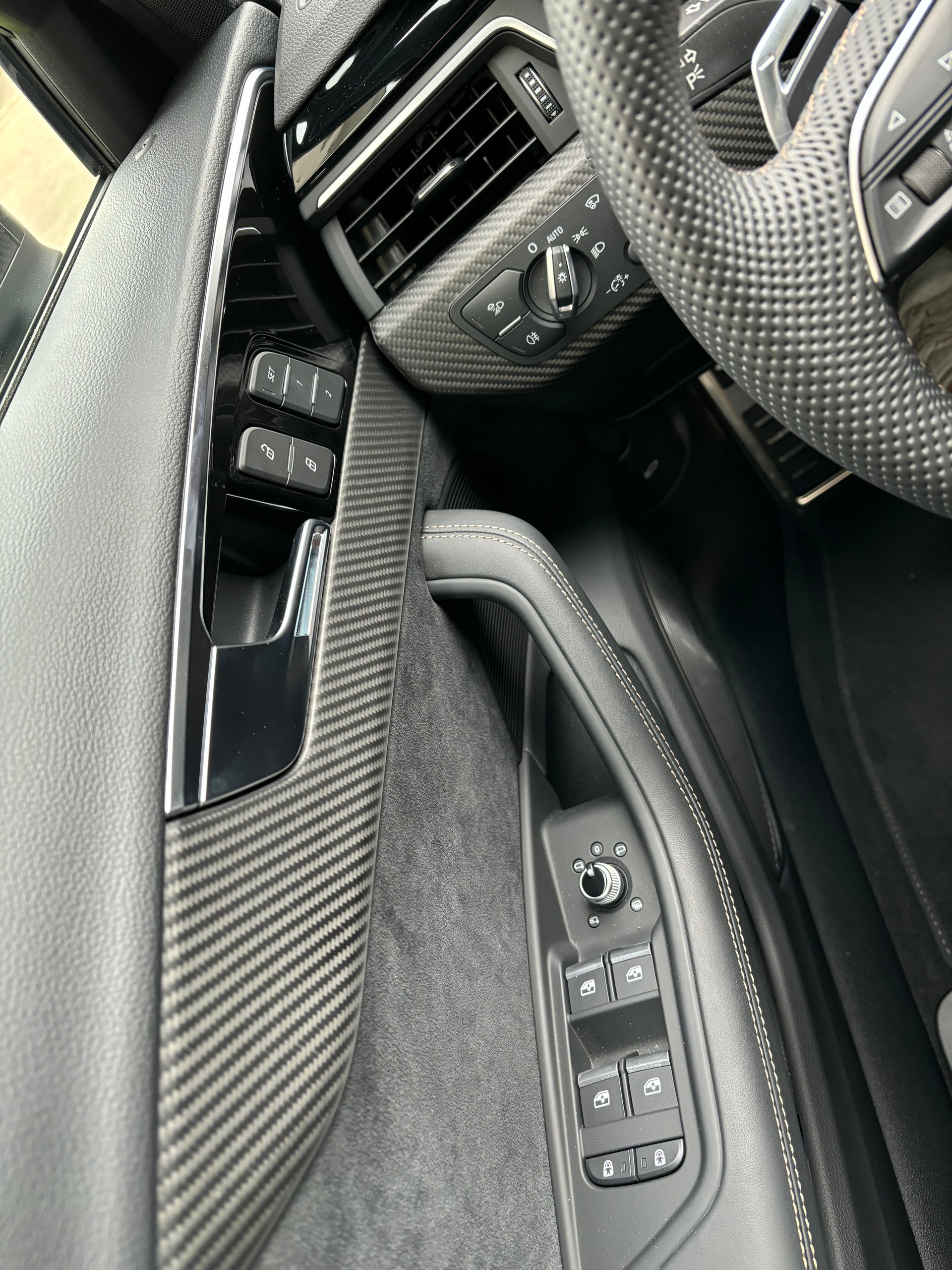 AUDI RS4-image-10