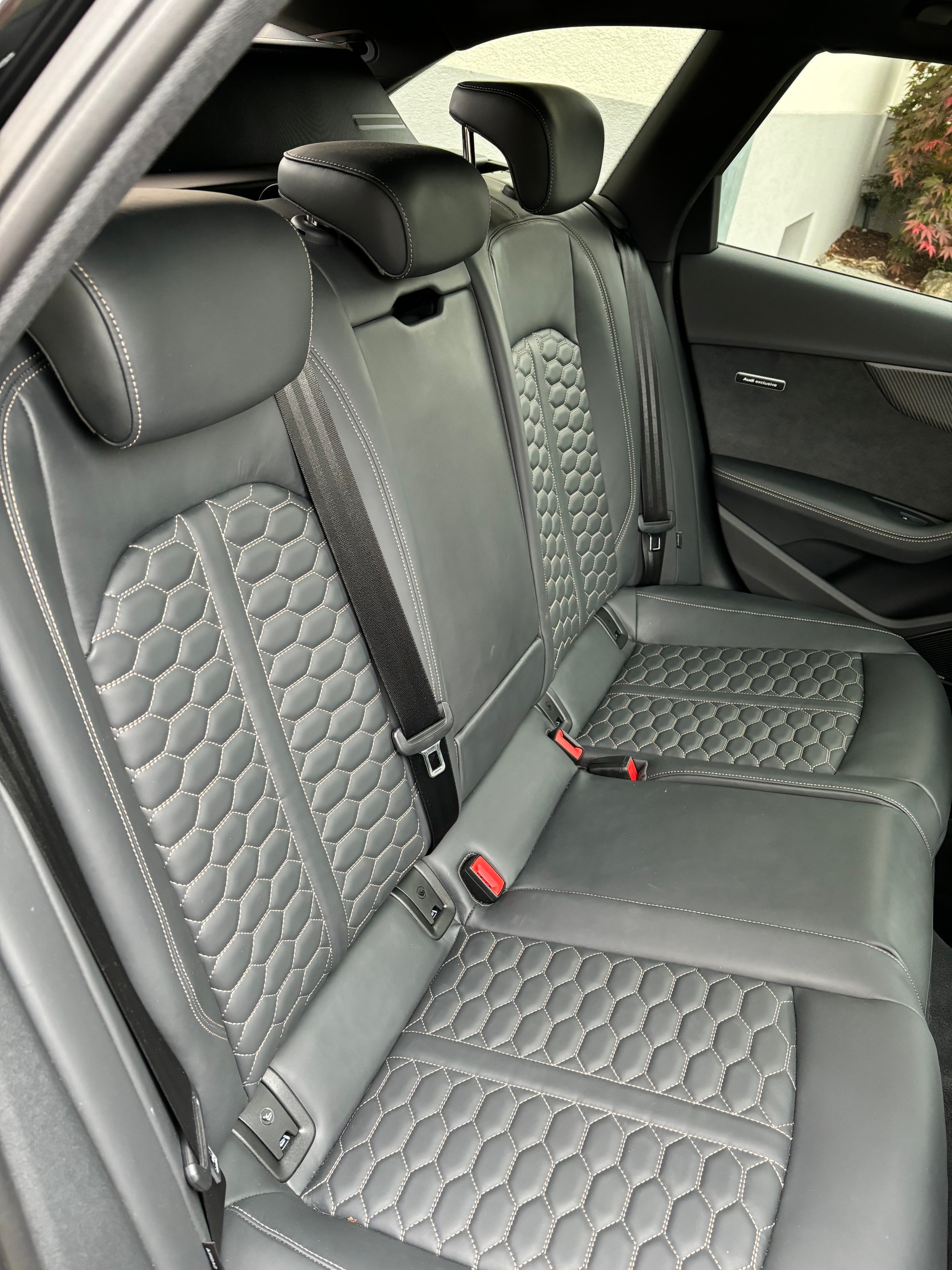AUDI RS4-image-9