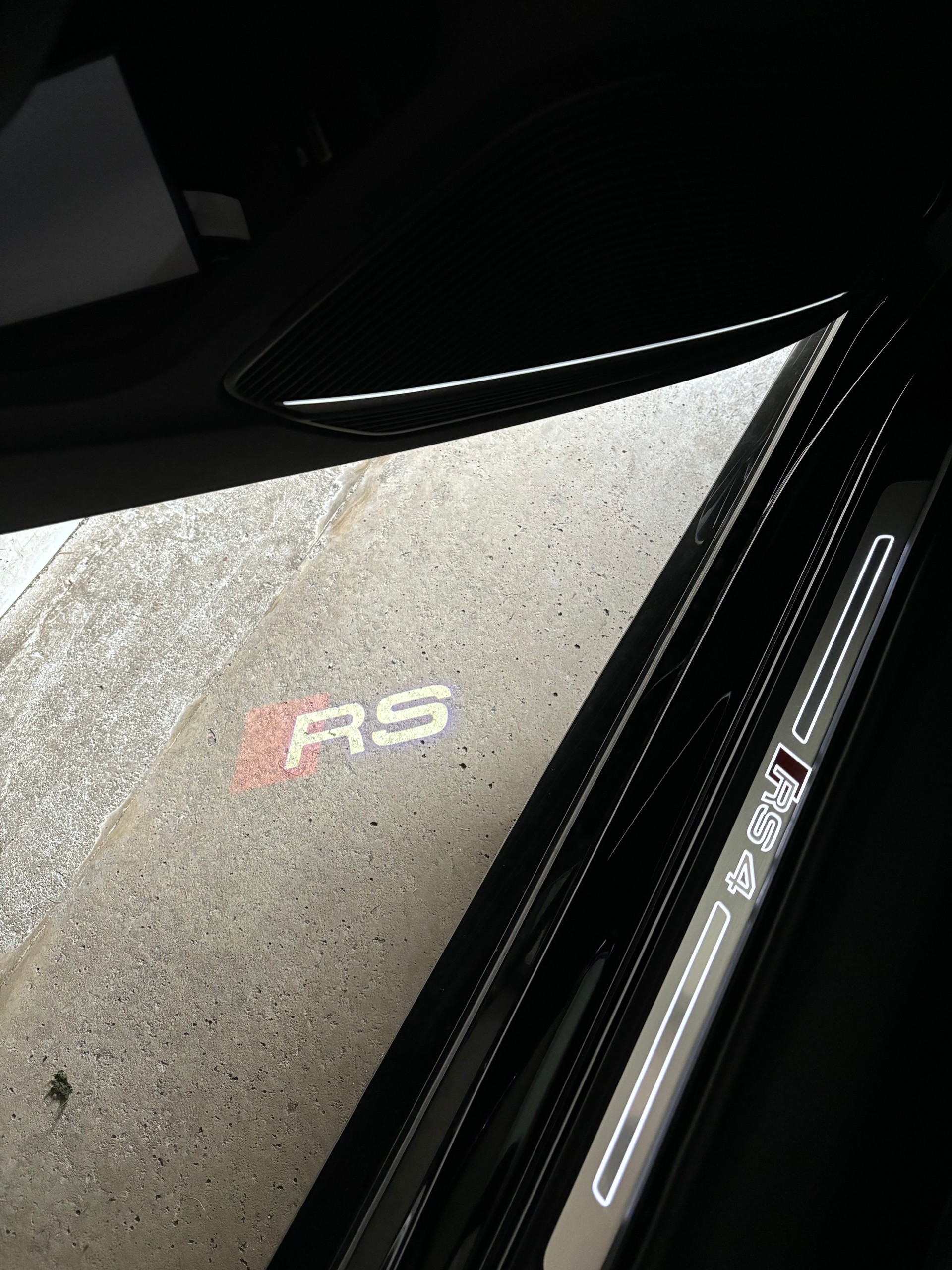 AUDI RS4-image-14