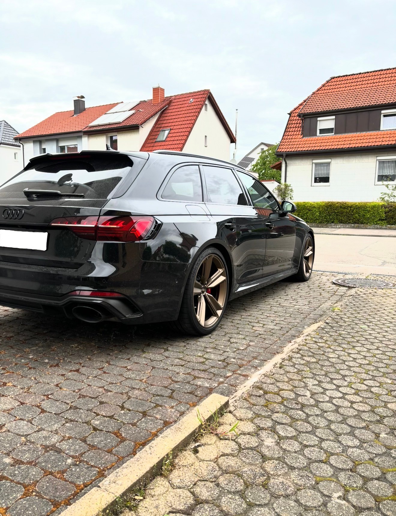AUDI RS4-image-1