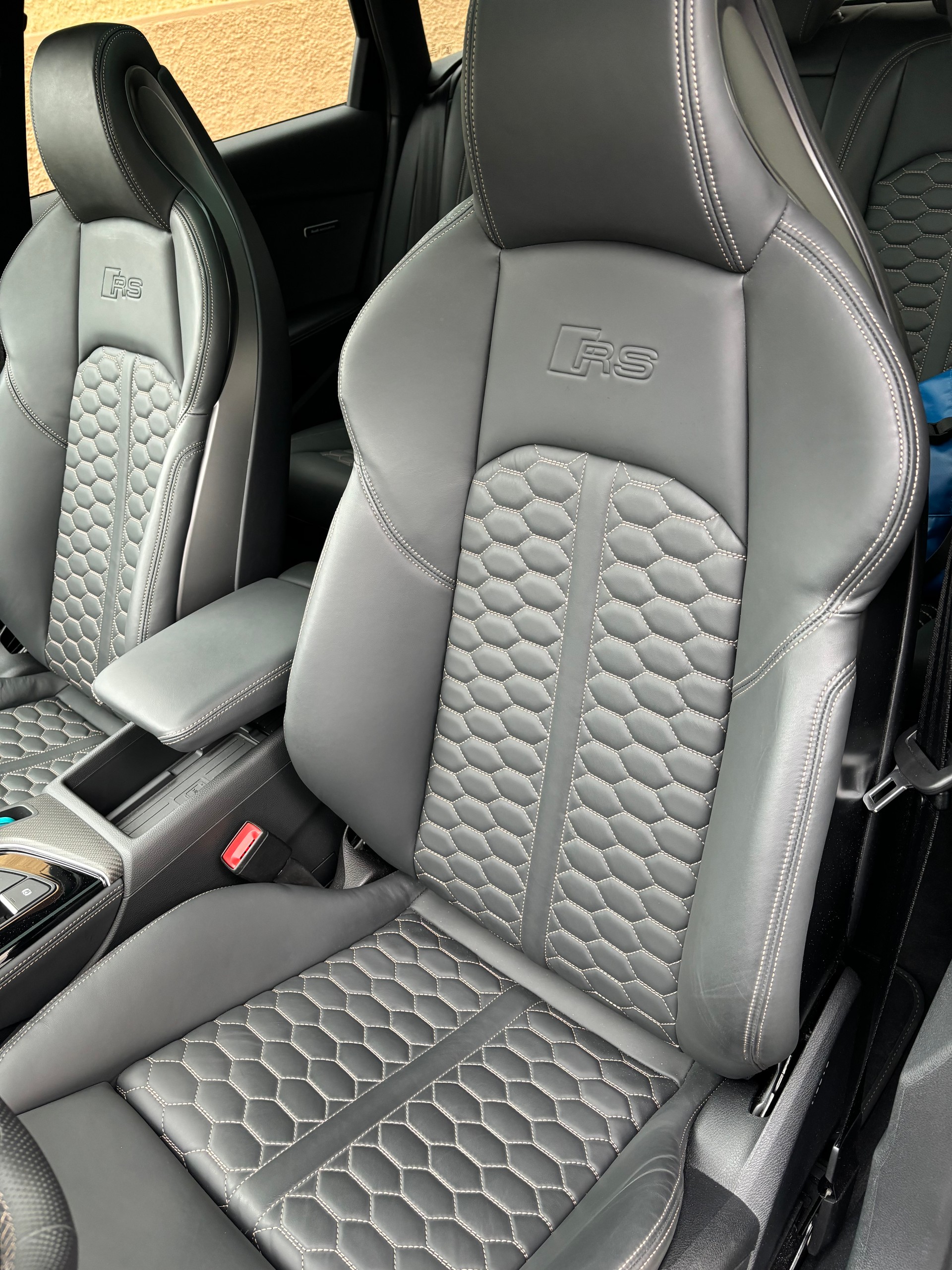 AUDI RS4-image-8