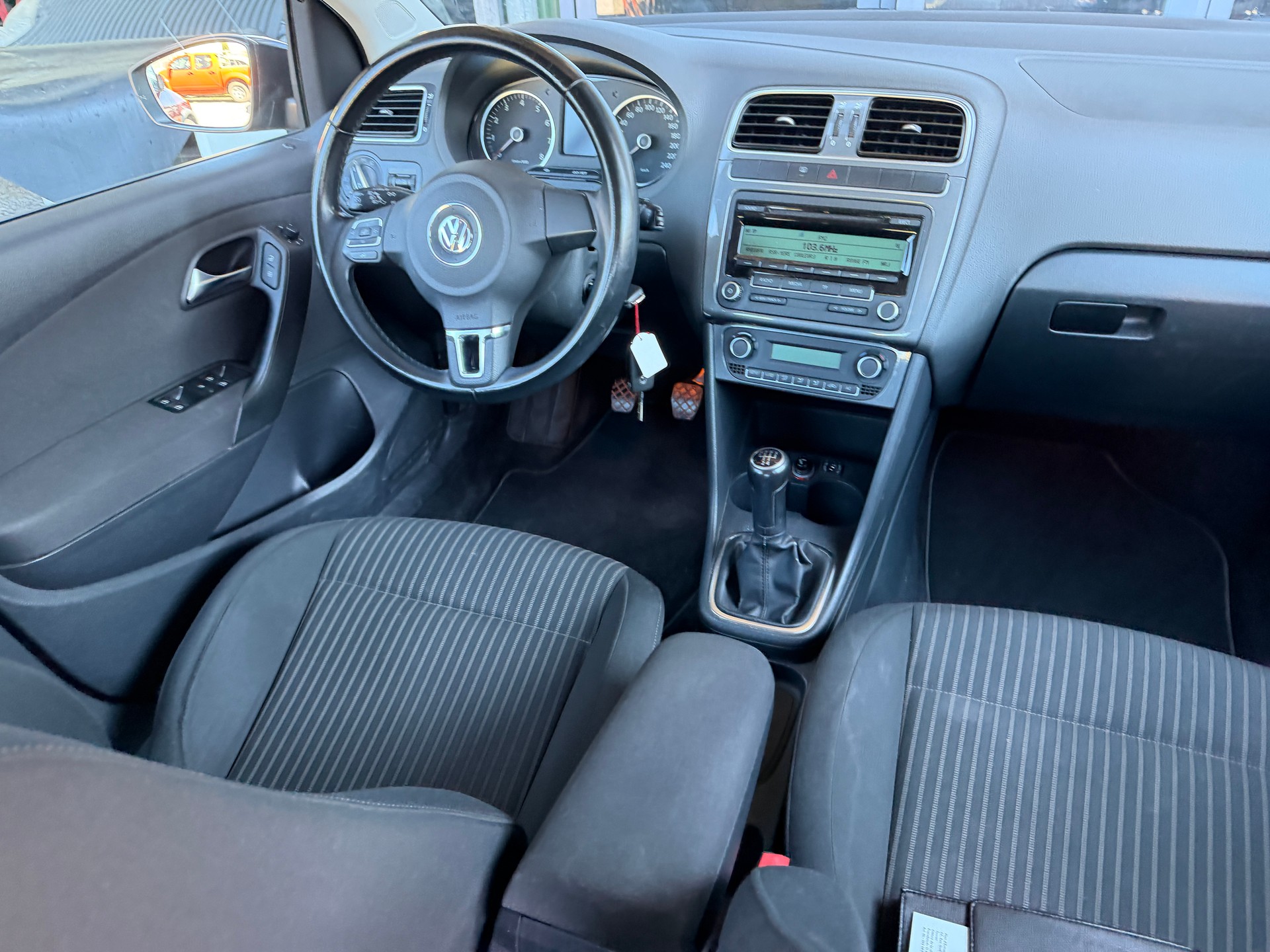 VW Polo 1.4 16V Highline-image-5