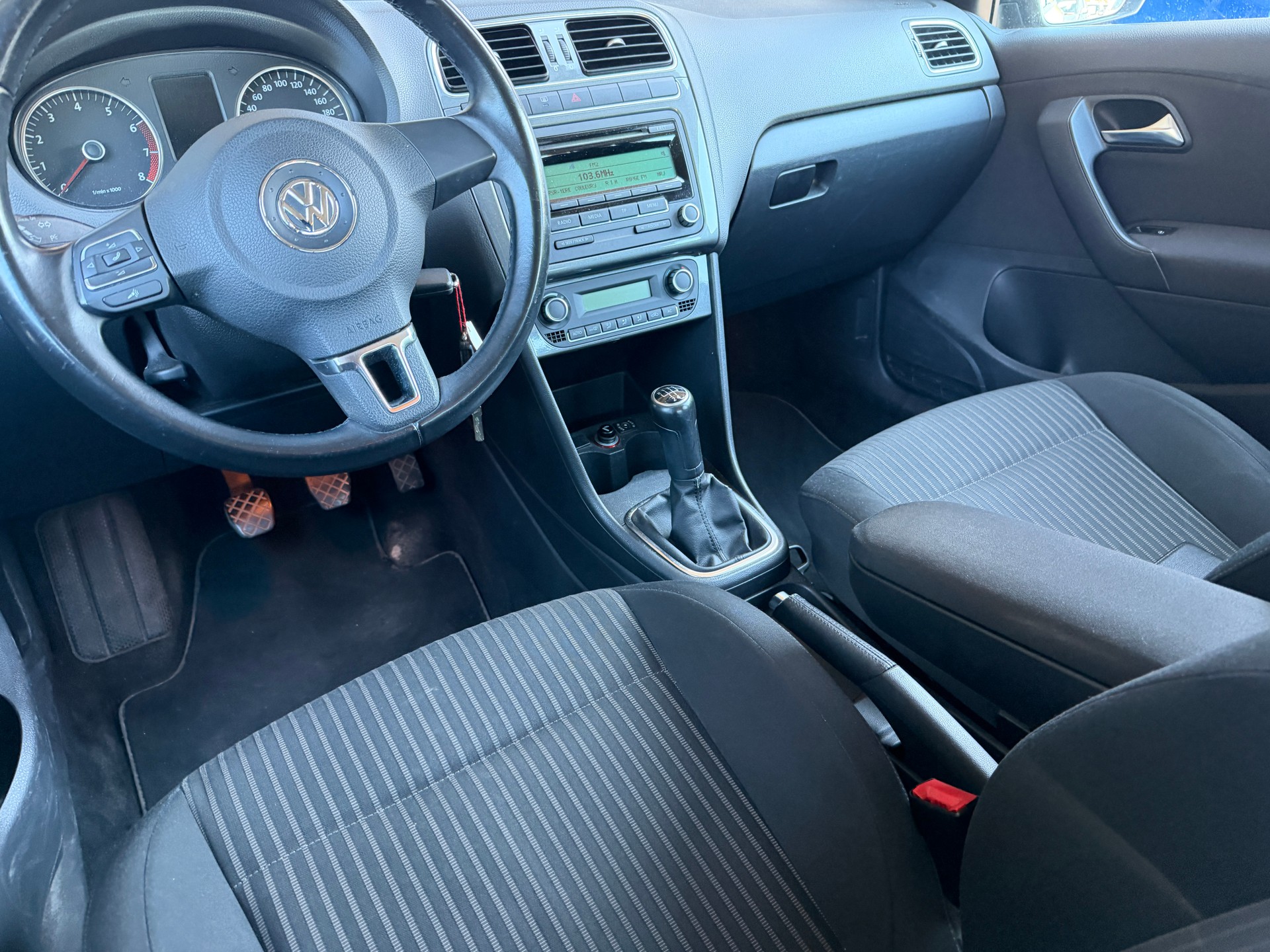 VW Polo 1.4 16V Highline-image-7