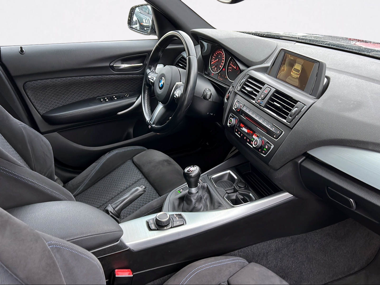 BMW 116i-image-2