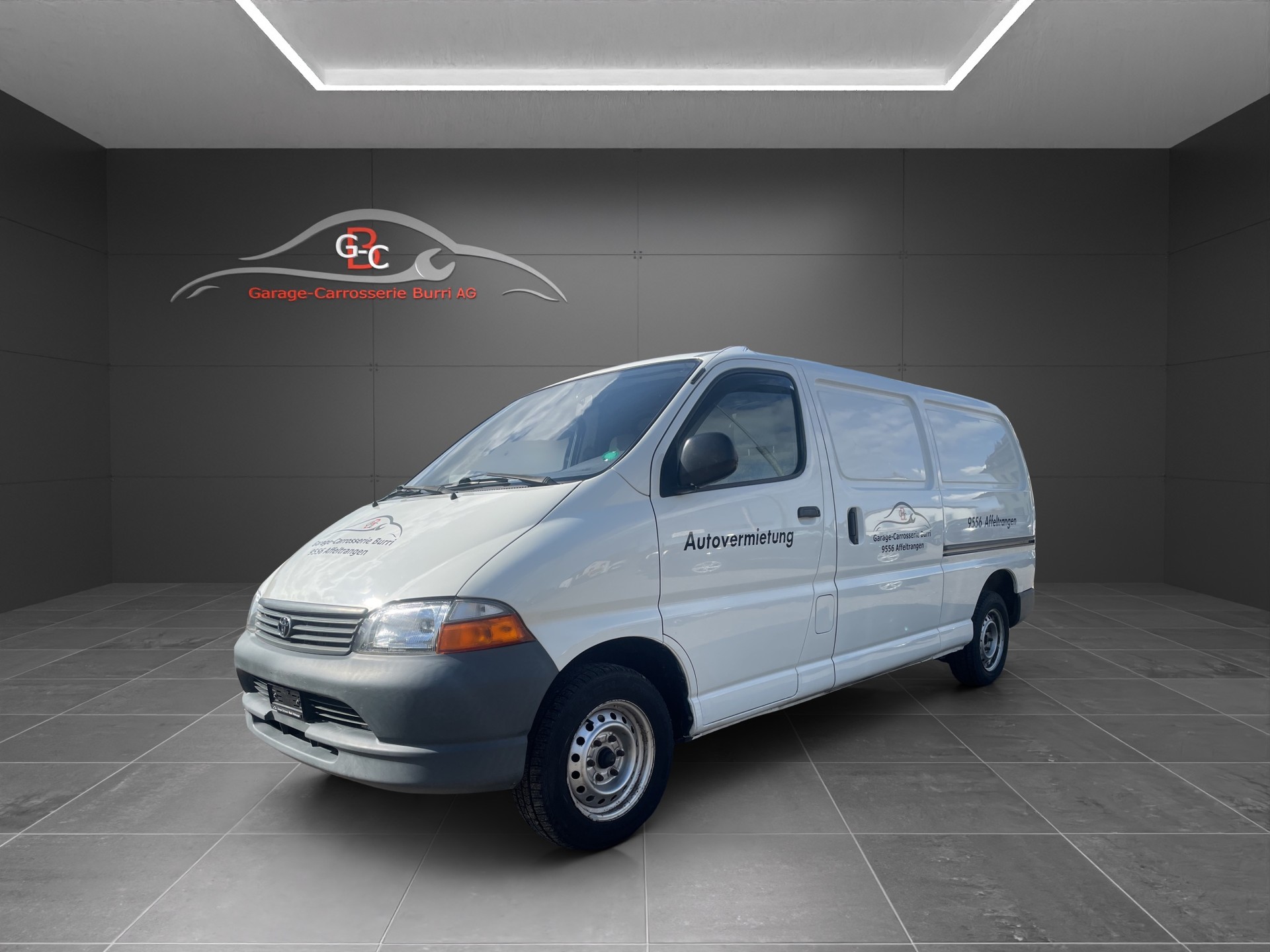TOYOTA Hiace D-4D LWB Kombi-image-0