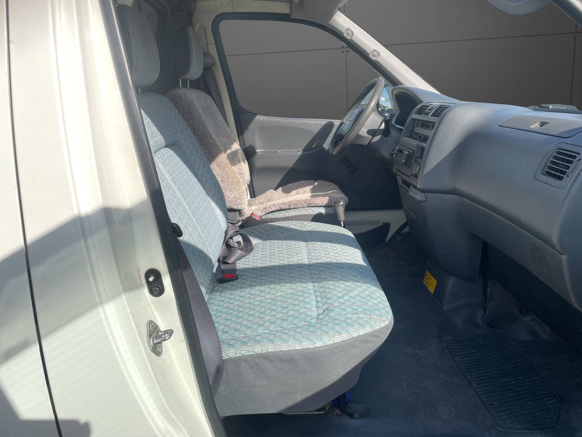 TOYOTA Hiace D-4D LWB Kombi-image-14