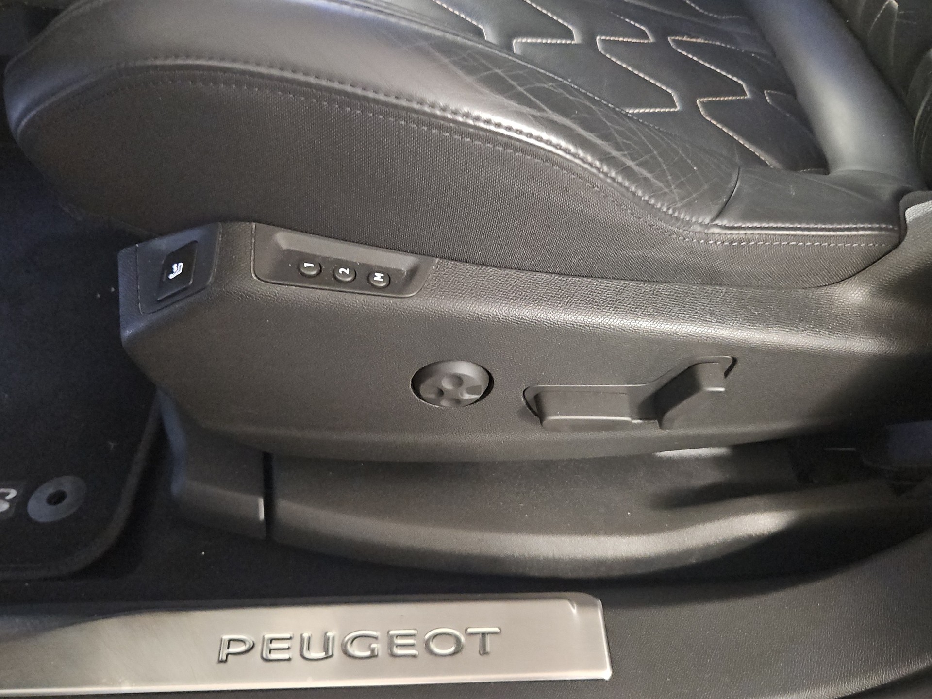 PEUGEOT 3008 1.6 THP GT Line EAT-image-19