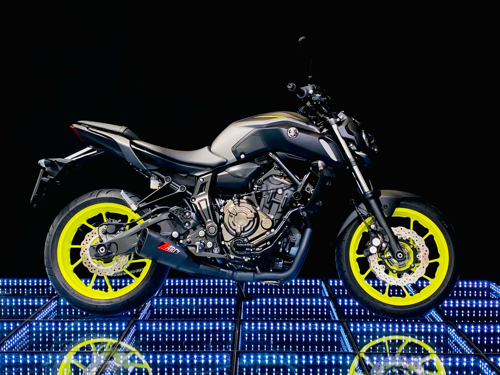 YAMAHA MT-07 ABS (35kW)-showroom-element-2