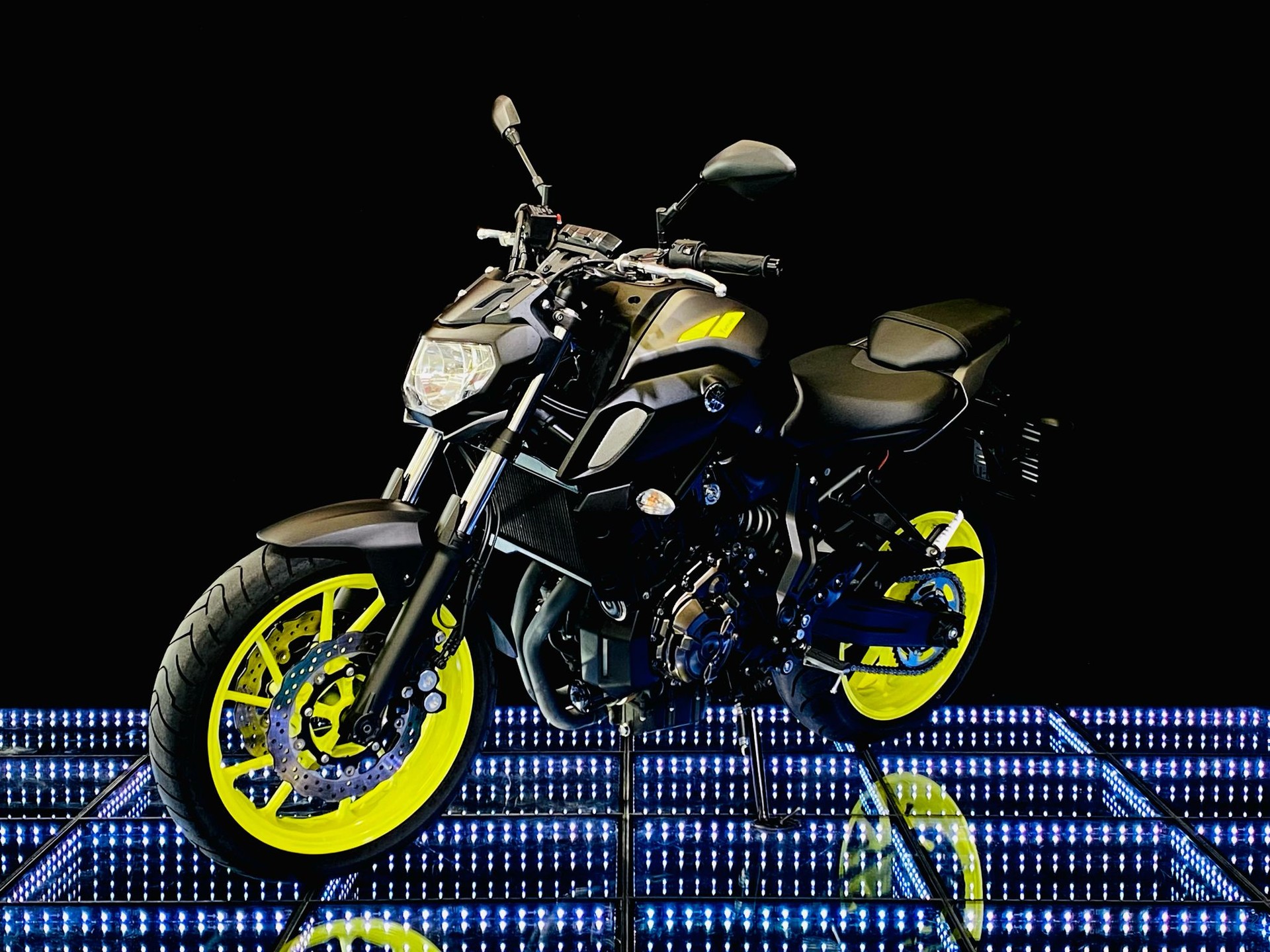 YAMAHA MT-07 ABS (35kW)-showroom-element-1