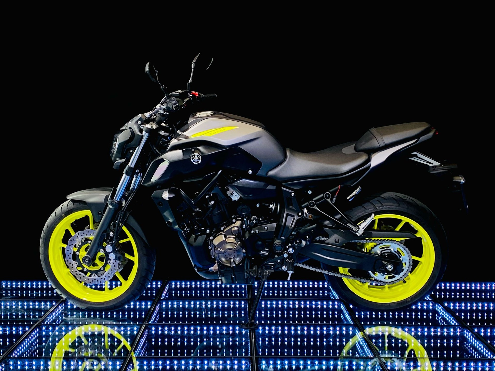 YAMAHA MT-07 ABS (35kW)-showroom-element-3