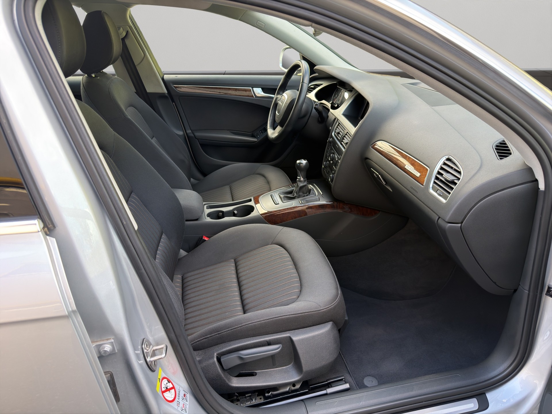 AUDI A4 Limousine 2.0 TFSI quattro-image-10