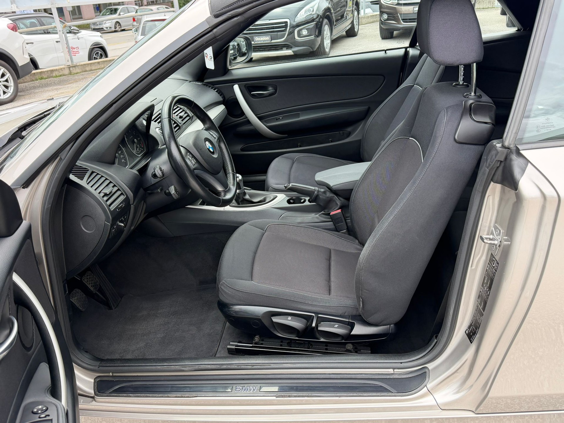 BMW 118i Cabrio-image-15