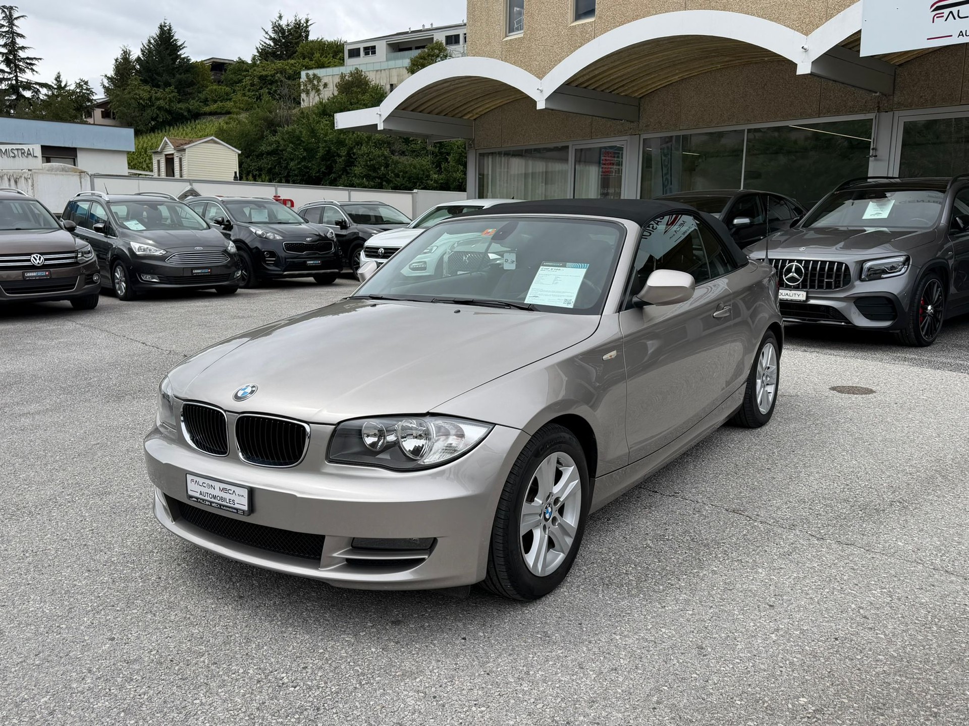 BMW 118i Cabrio-image-2