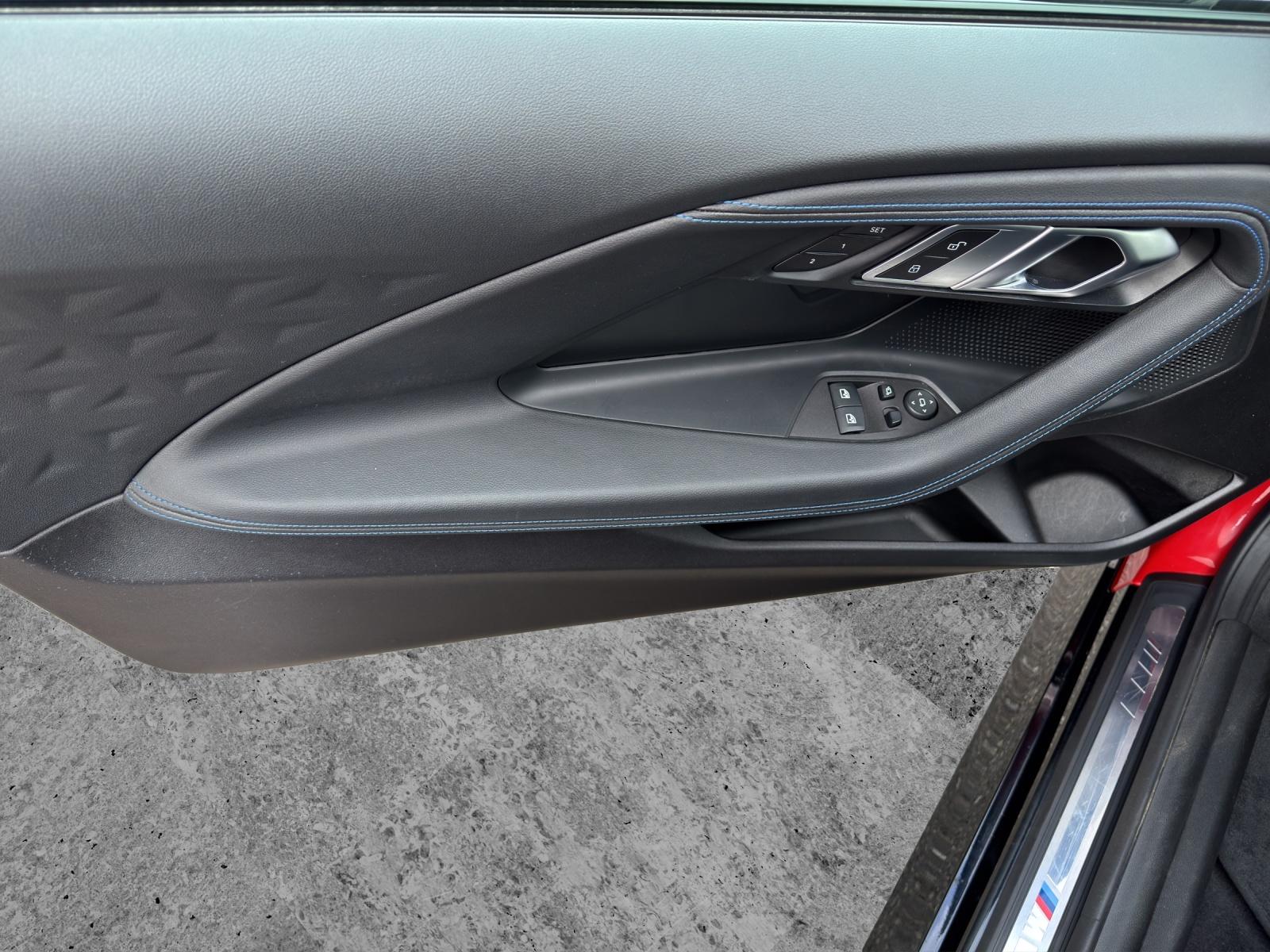 BMW M240i xDrive Coupé-image-12