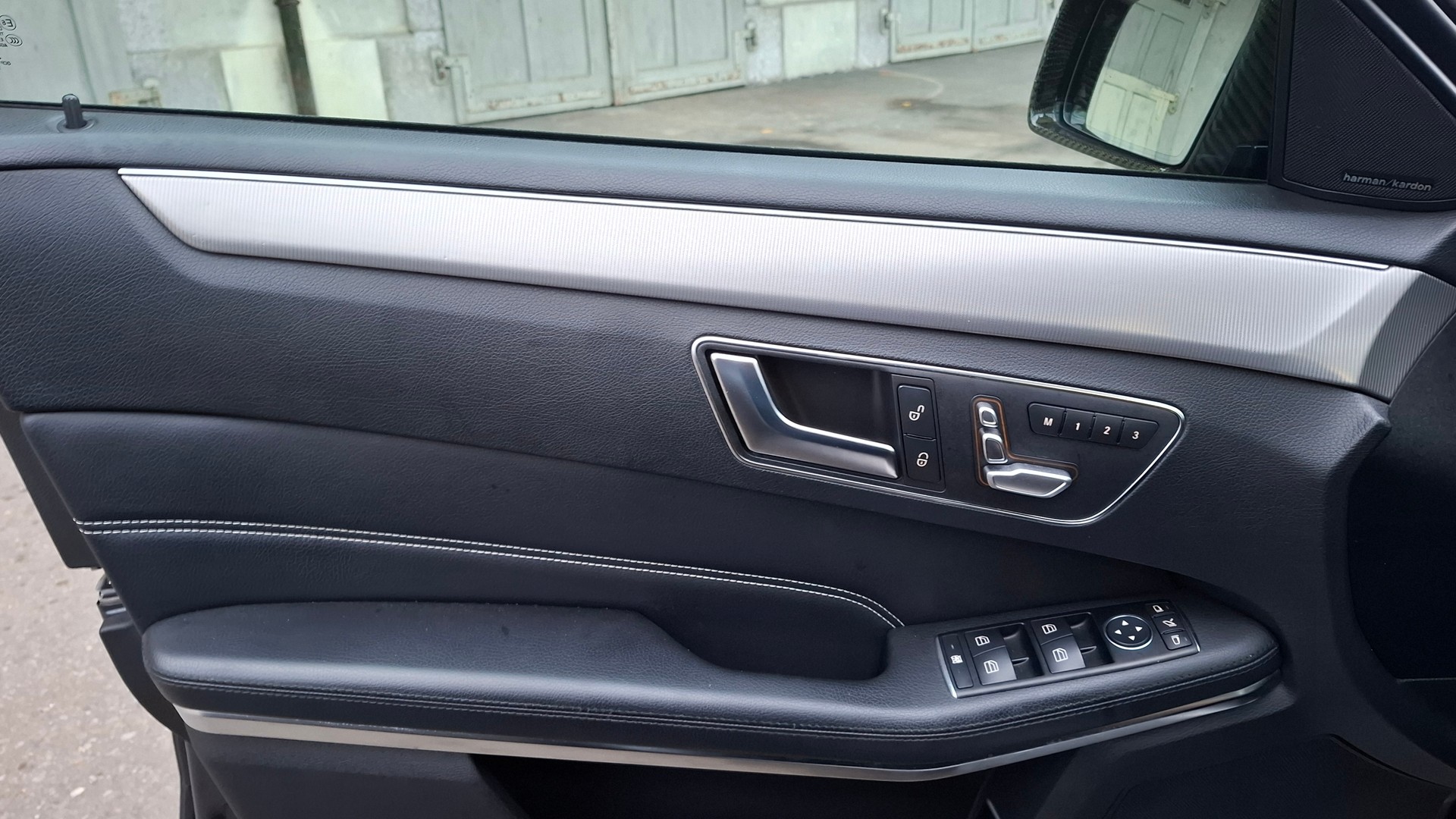 MERCEDES-BENZ E 350 BlueTEC Avantgarde 4Matic 7G-Tronic-image-14